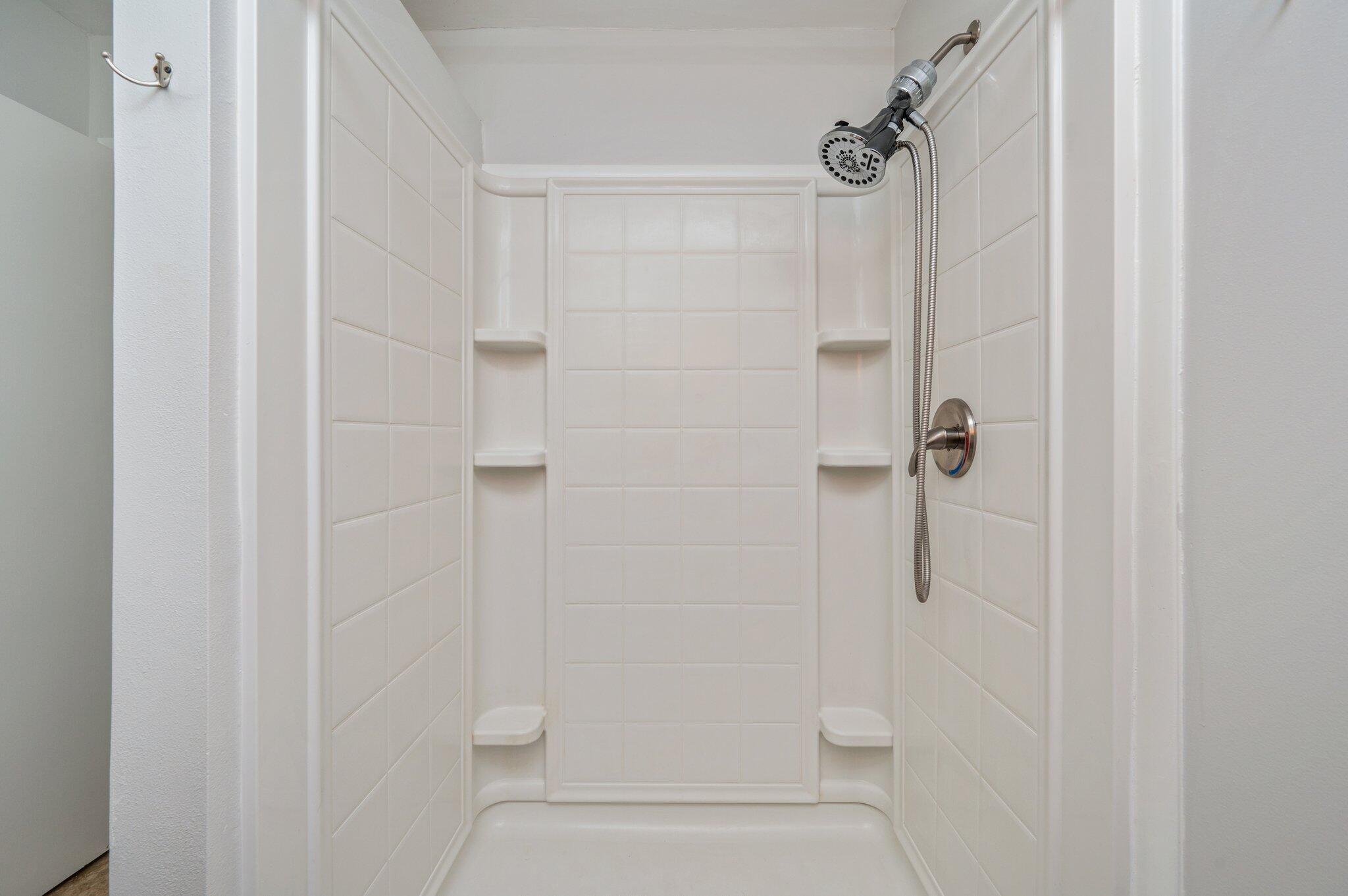 VALPARAISO SHORES - Residential Lease