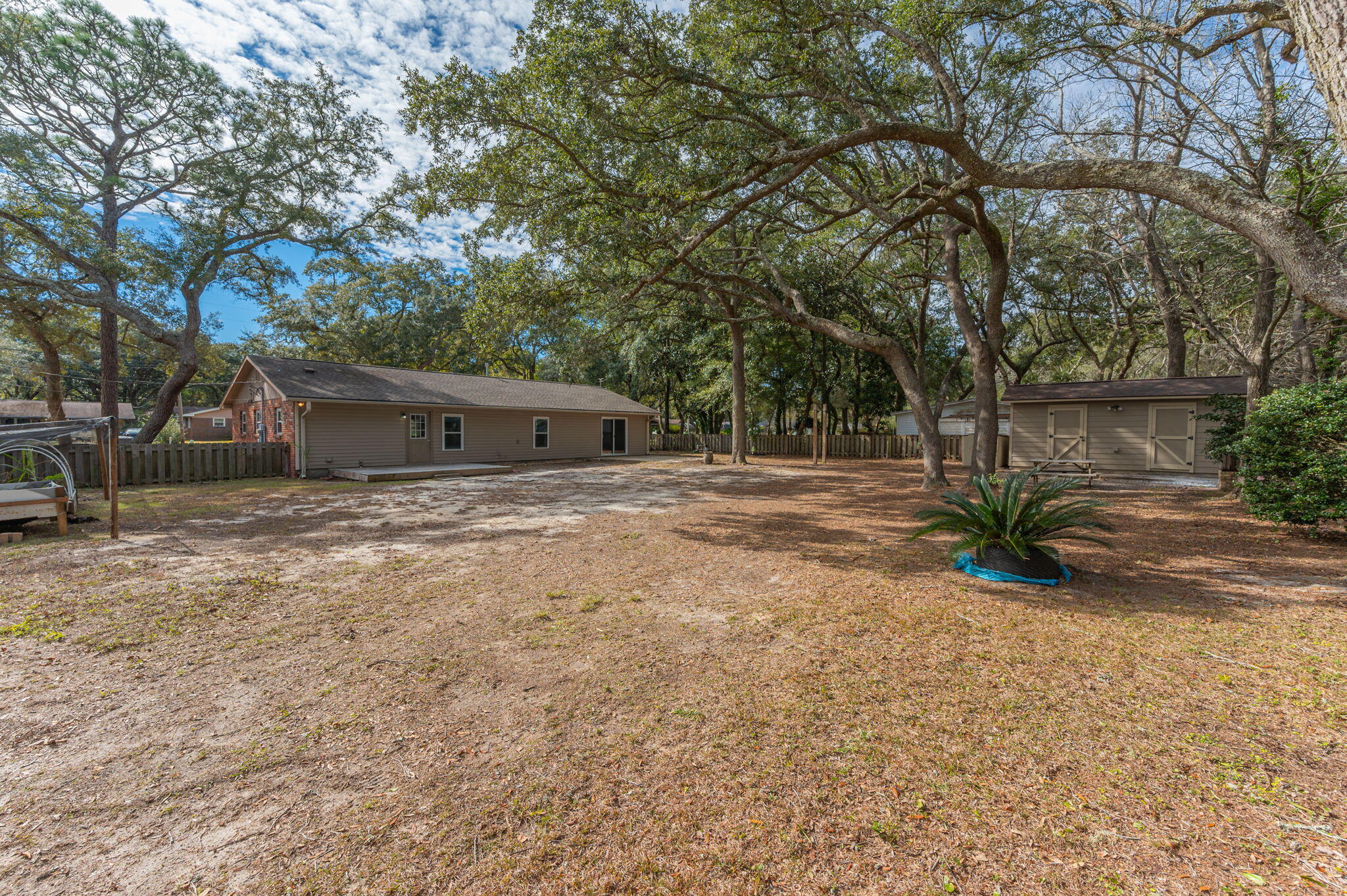 VALPARAISO SHORES - Residential Lease