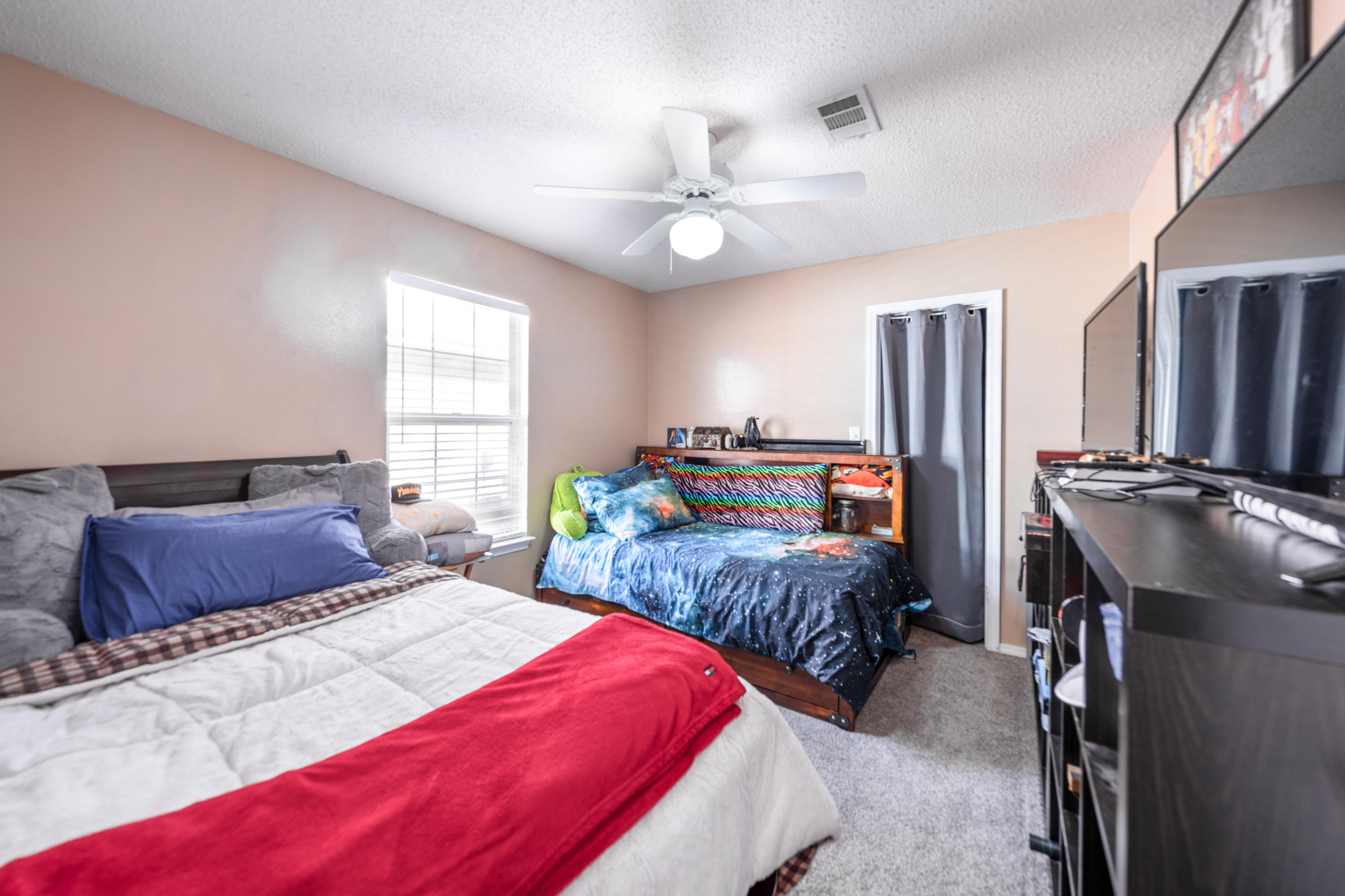 HUNTERS RUN S/D - Residential