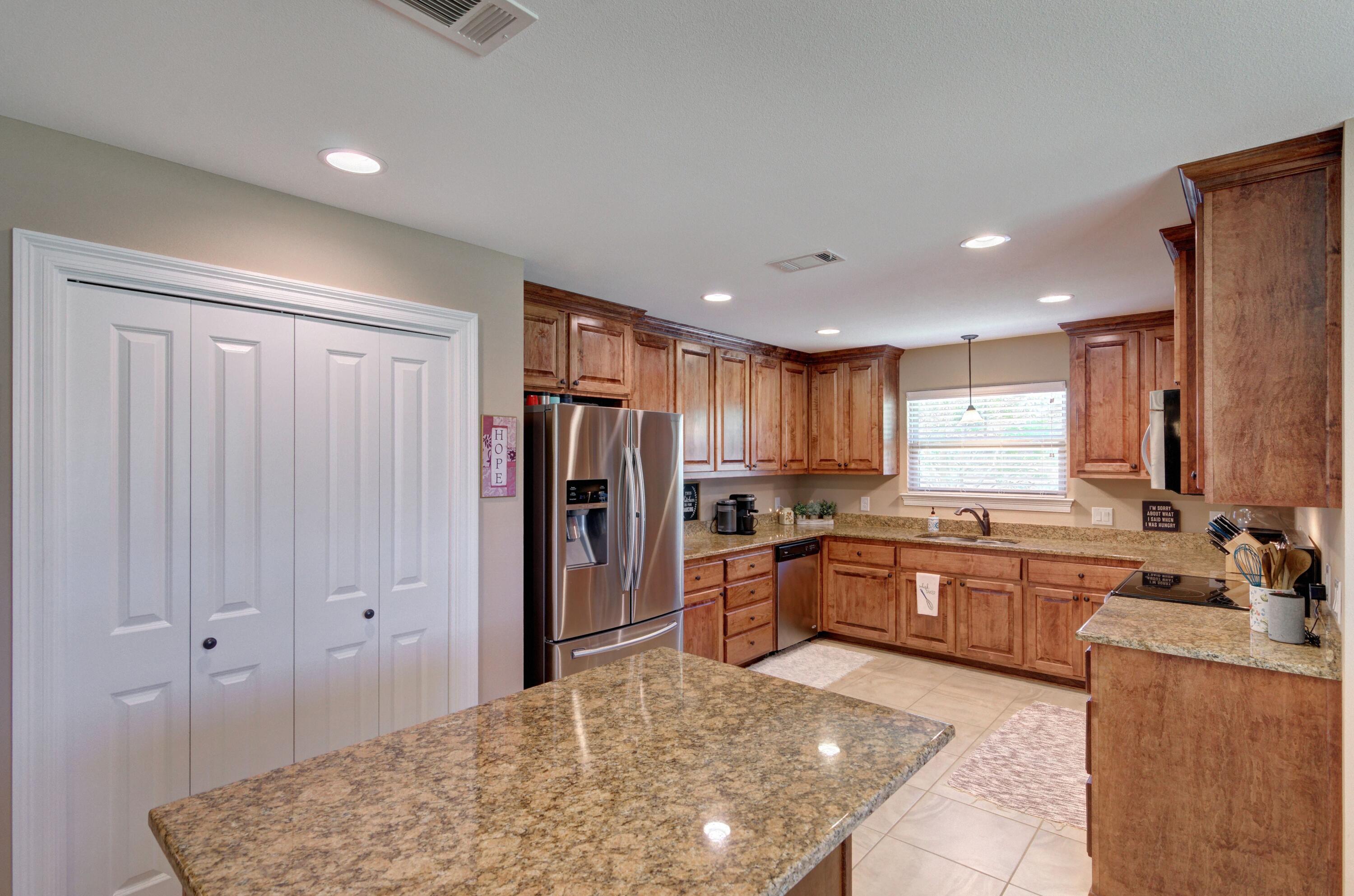 HOLLEY BY THE SEA - Residential