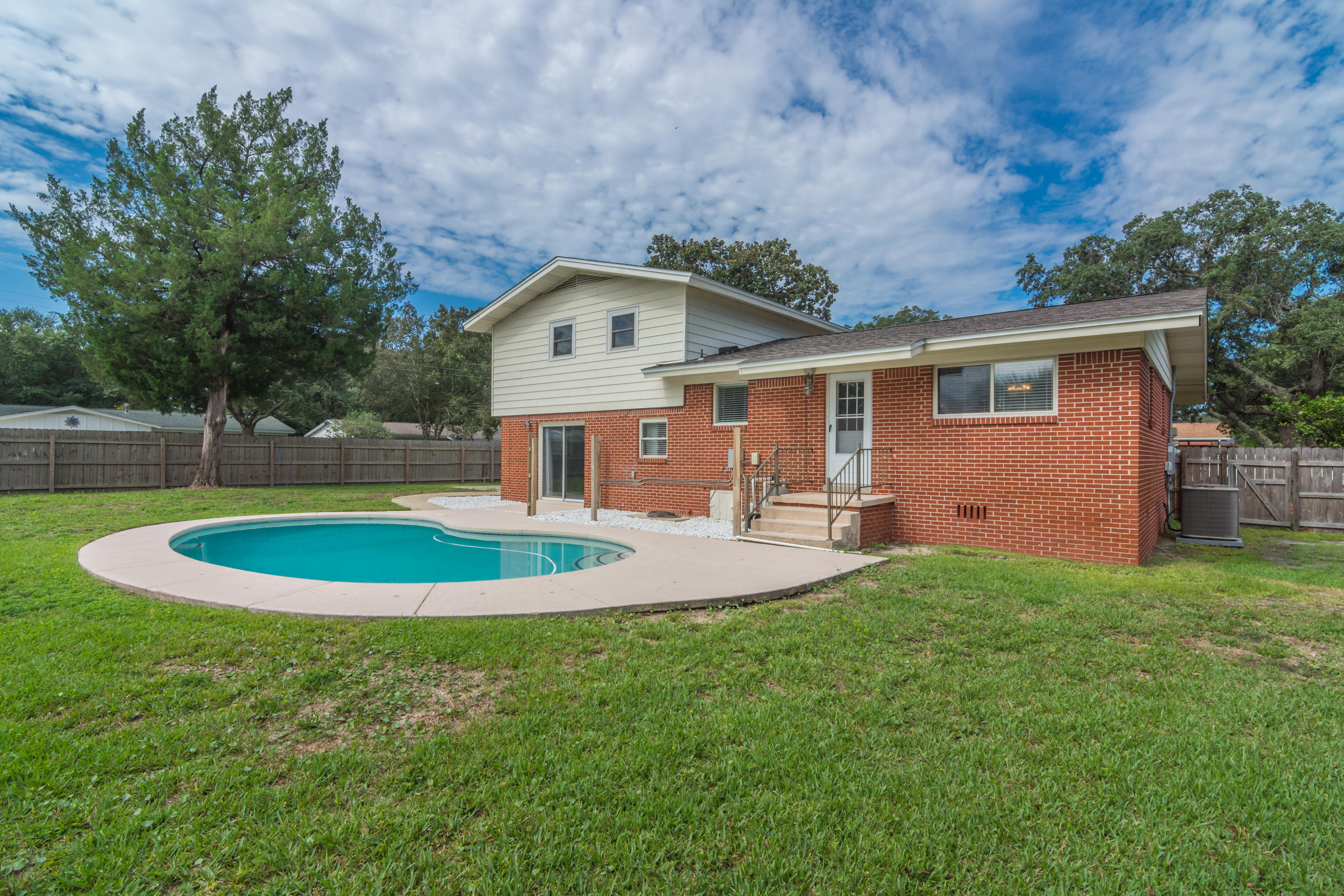 BAYOU WOODS 1ST ADDN - Residential