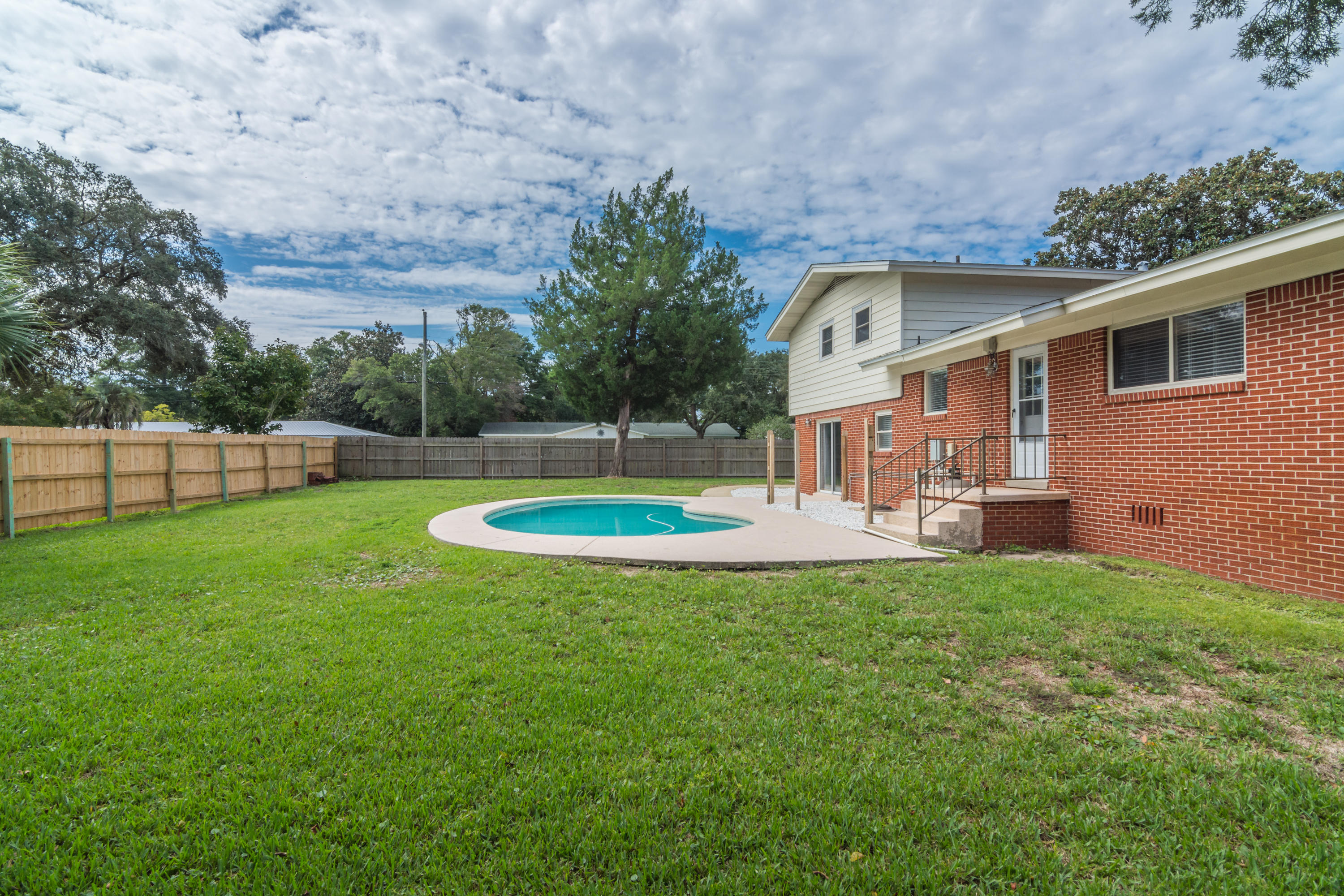 BAYOU WOODS 1ST ADDN - Residential