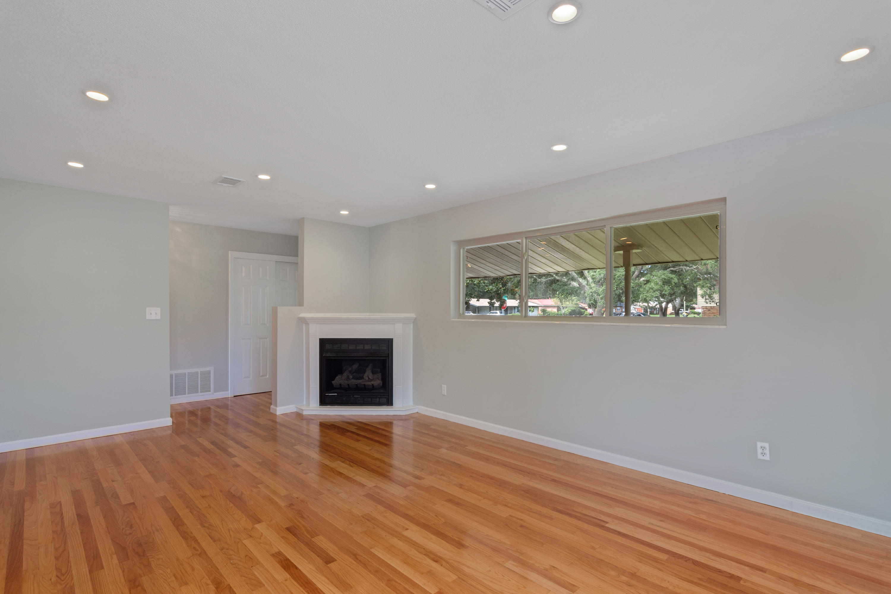 BAYOU WOODS 1ST ADDN - Residential