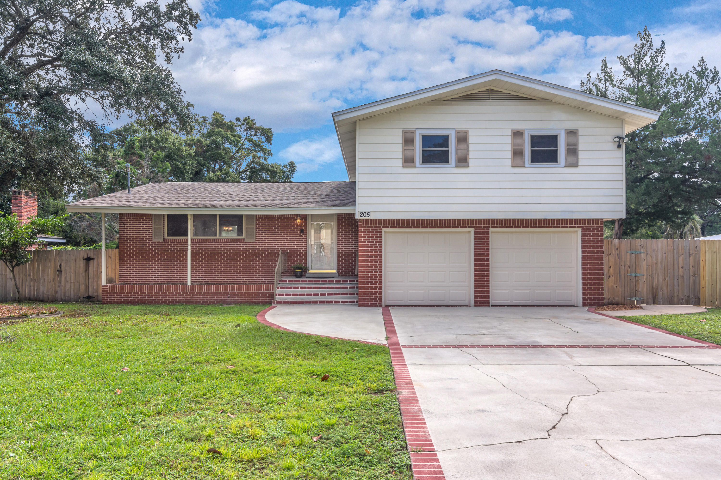 BAYOU WOODS 1ST ADDN - Residential