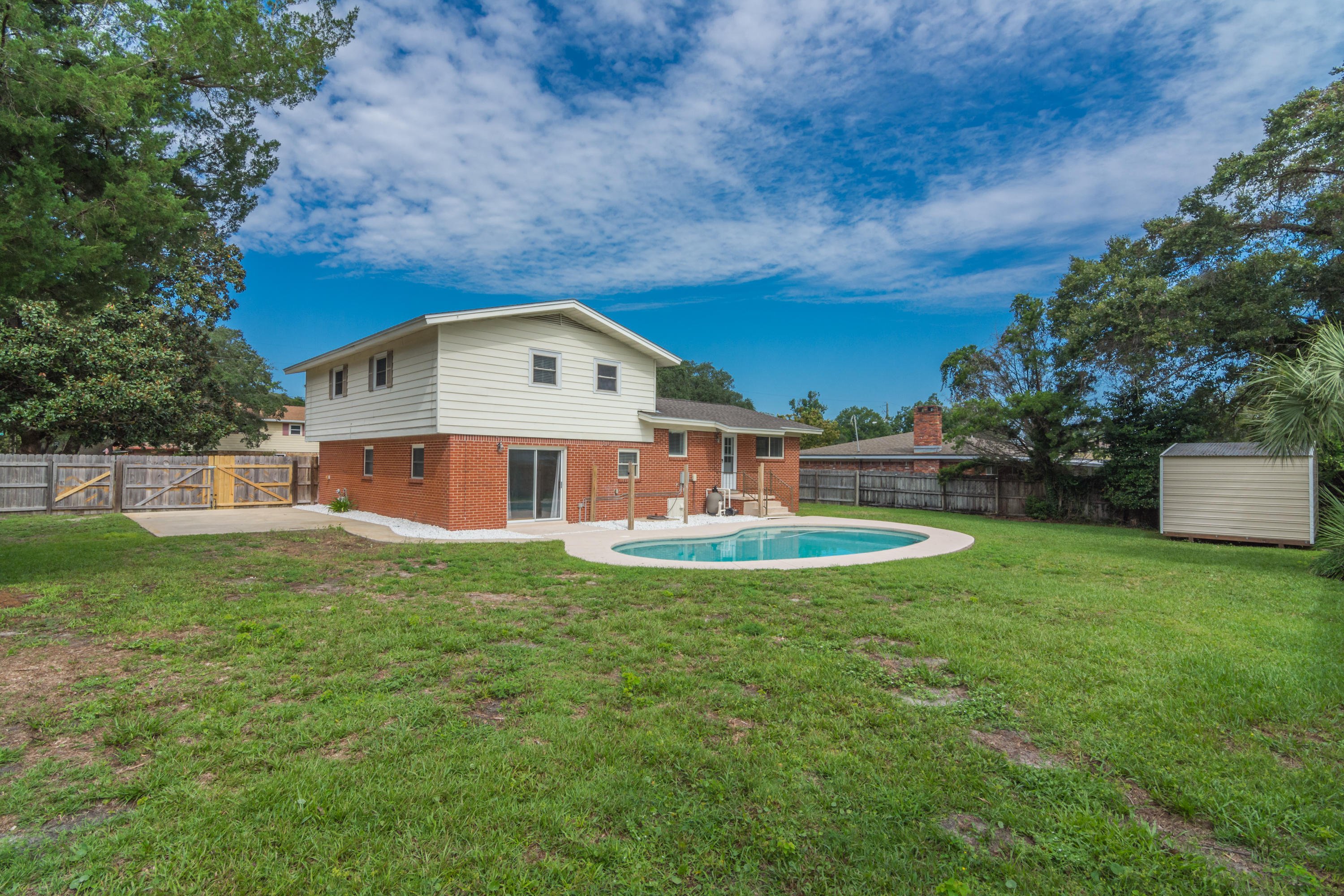 BAYOU WOODS 1ST ADDN - Residential