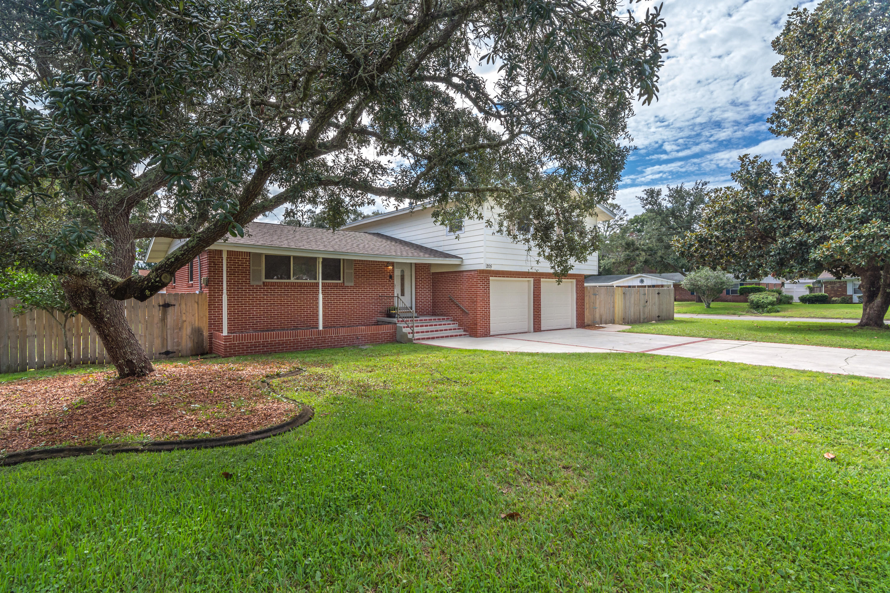 BAYOU WOODS 1ST ADDN - Residential