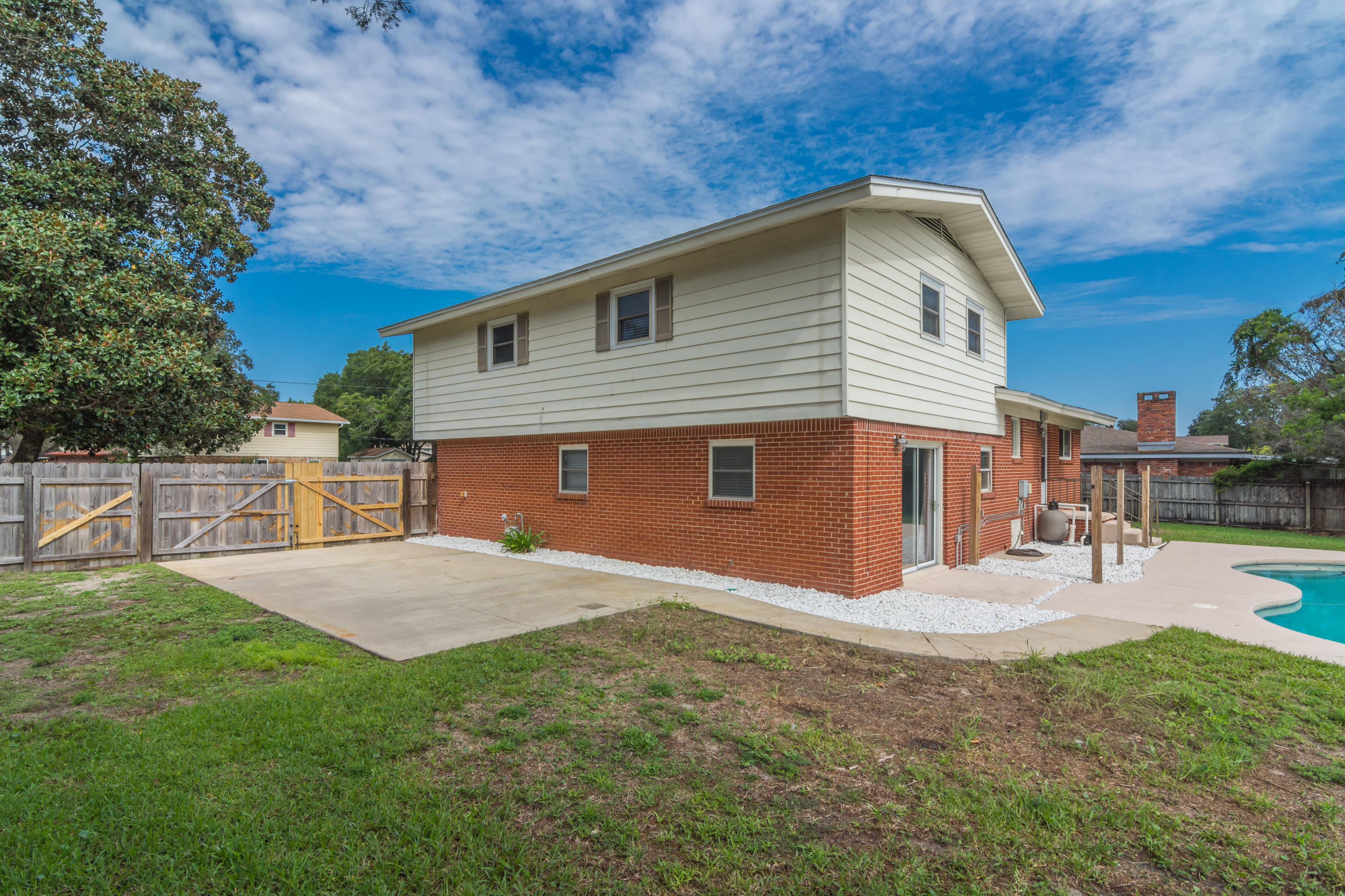 BAYOU WOODS 1ST ADDN - Residential