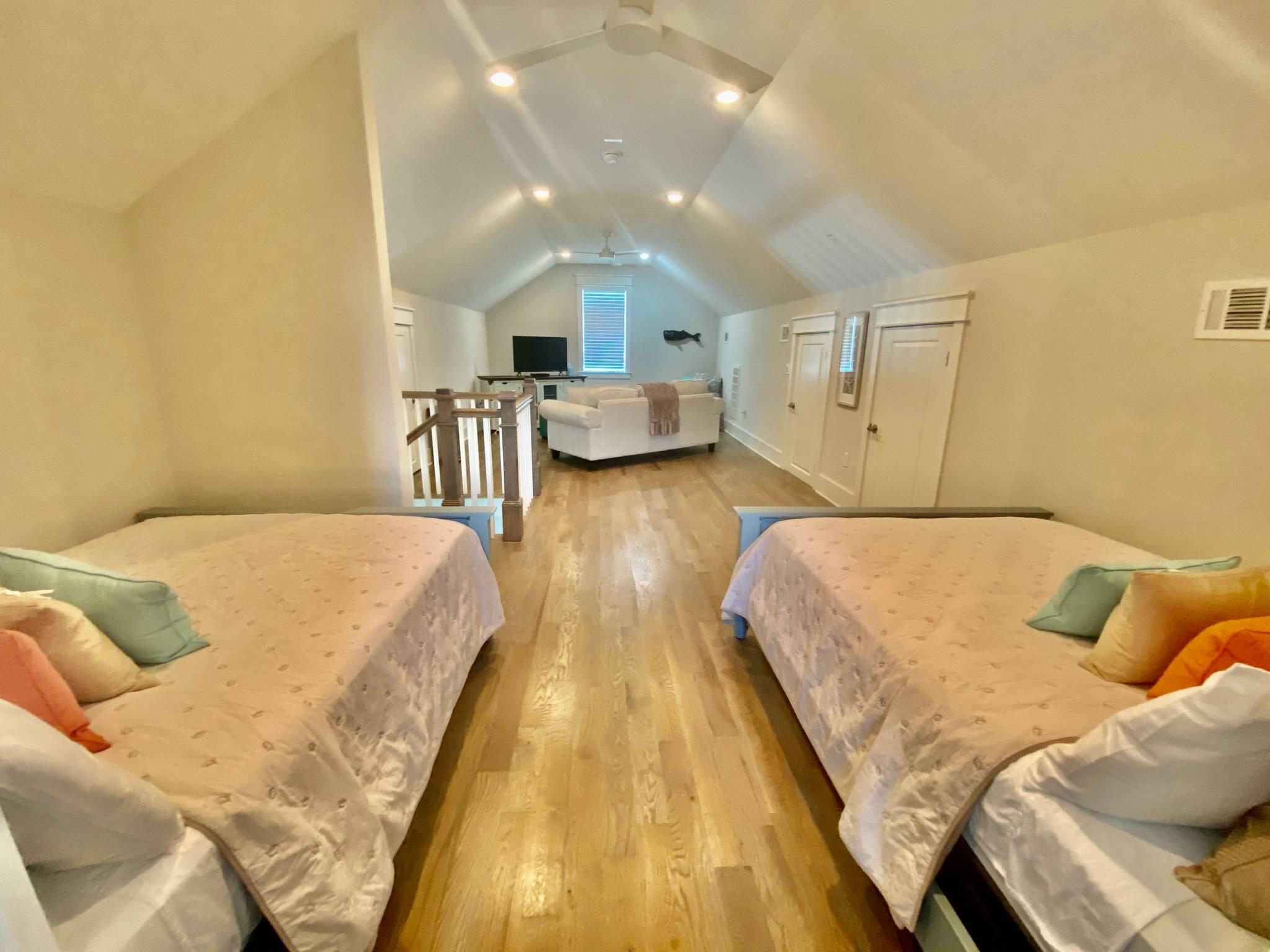 LAKESIDE AT BLUE MOUNTAIN BEACH - Residential