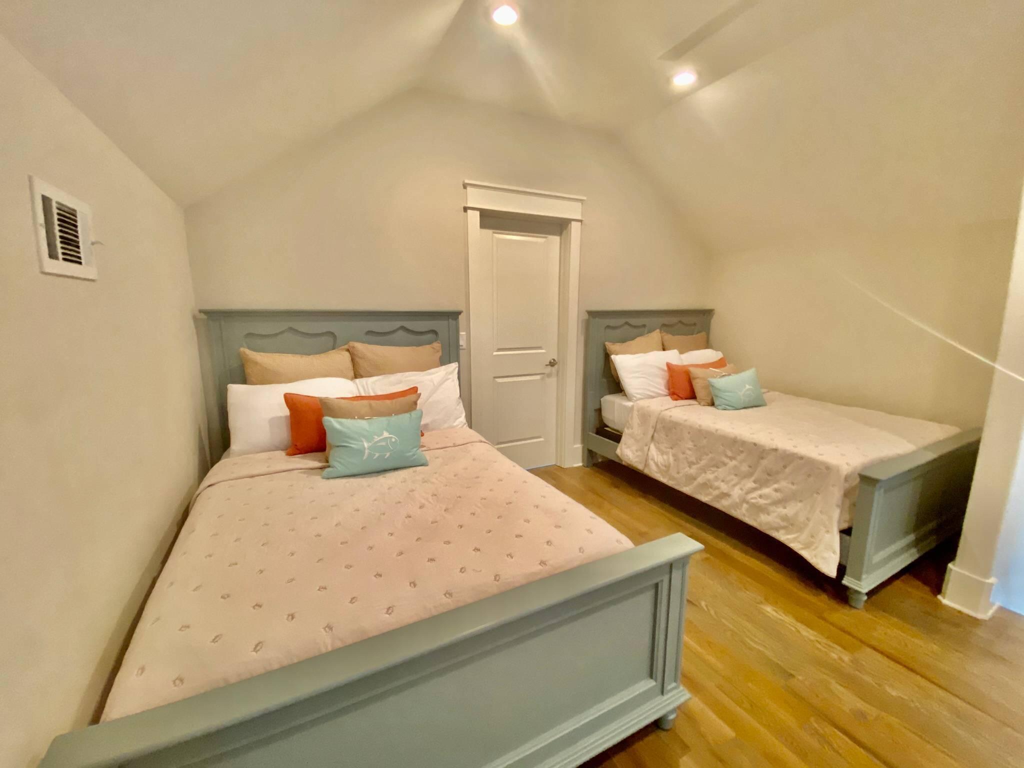 LAKESIDE AT BLUE MOUNTAIN BEACH - Residential