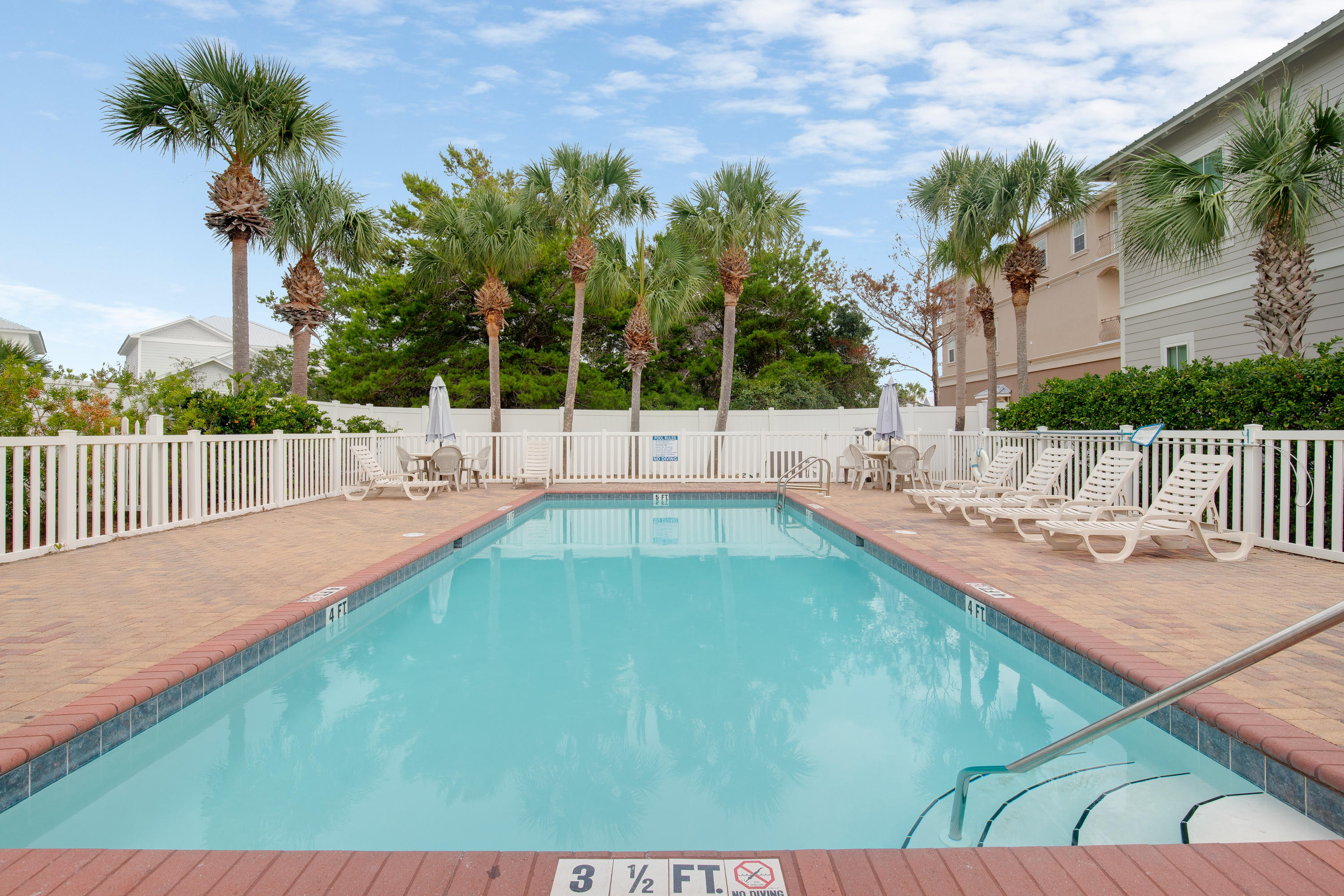 EMERALD WATERS - Residential