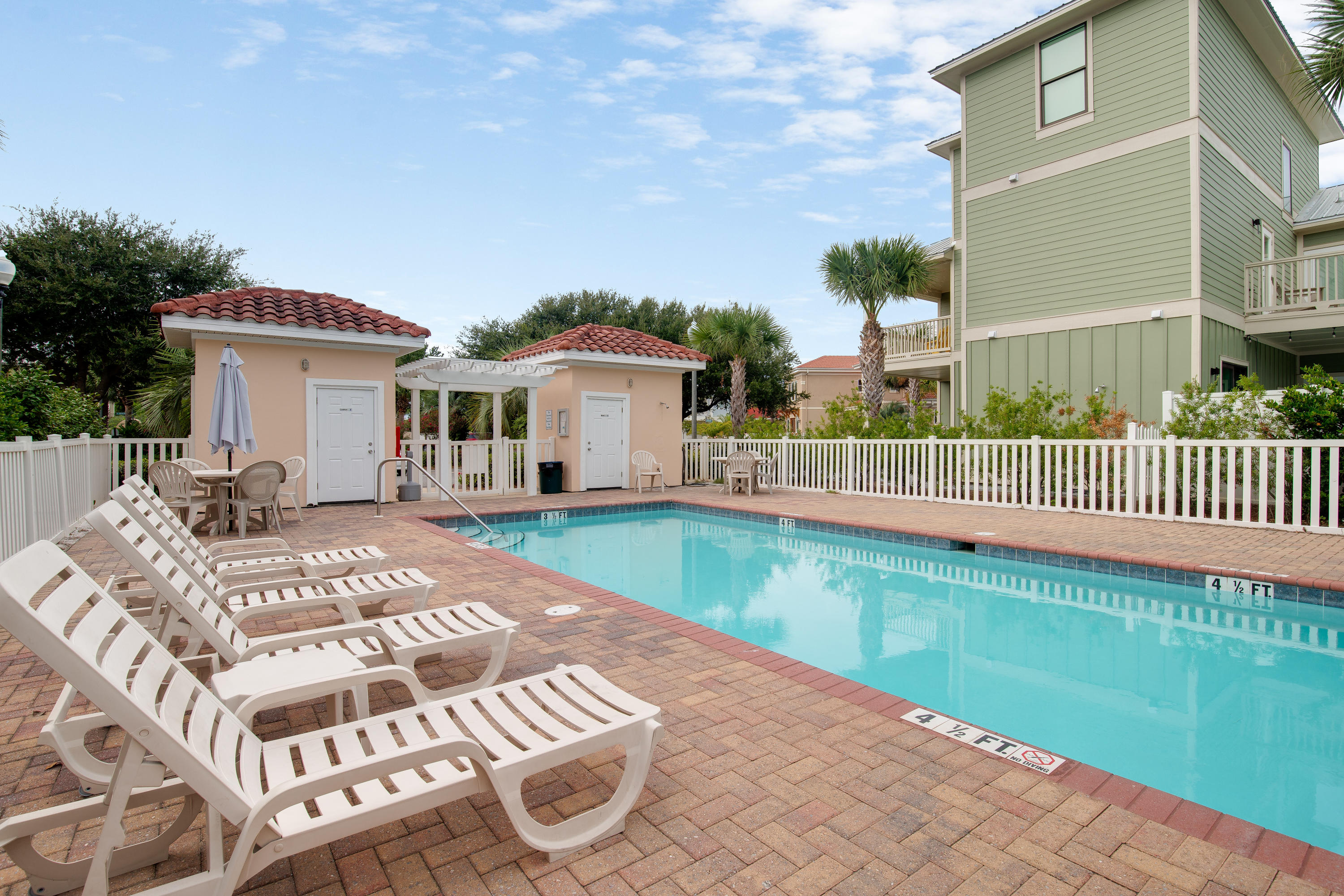 EMERALD WATERS - Residential