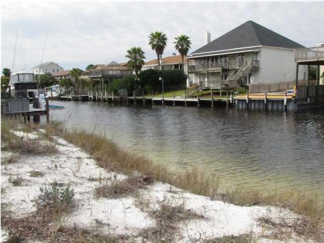 HOLIDAY ISLE - Land