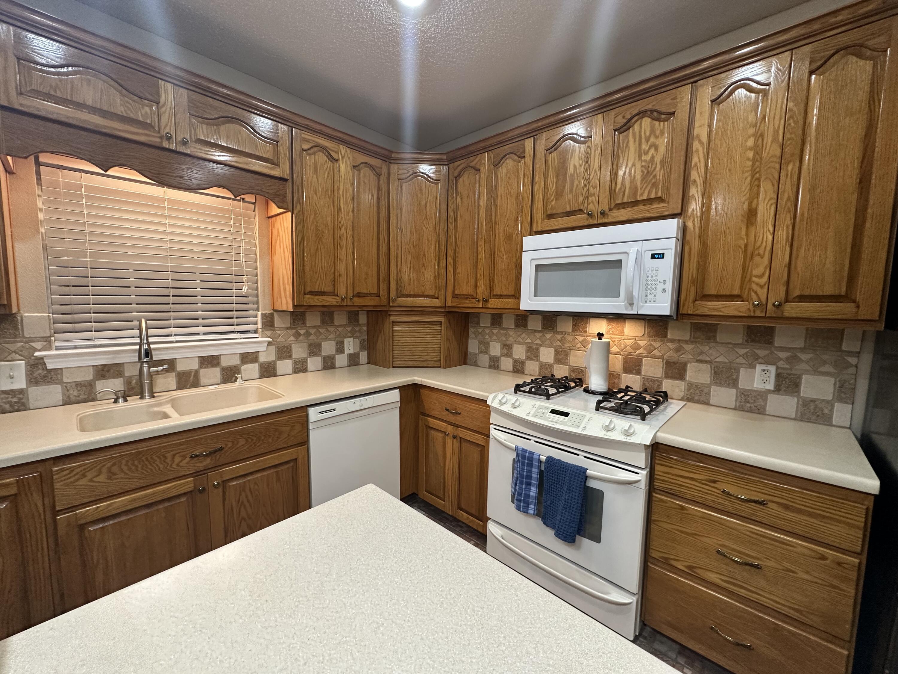 CRESTVIEW SUBURB (231000.00) - Residential