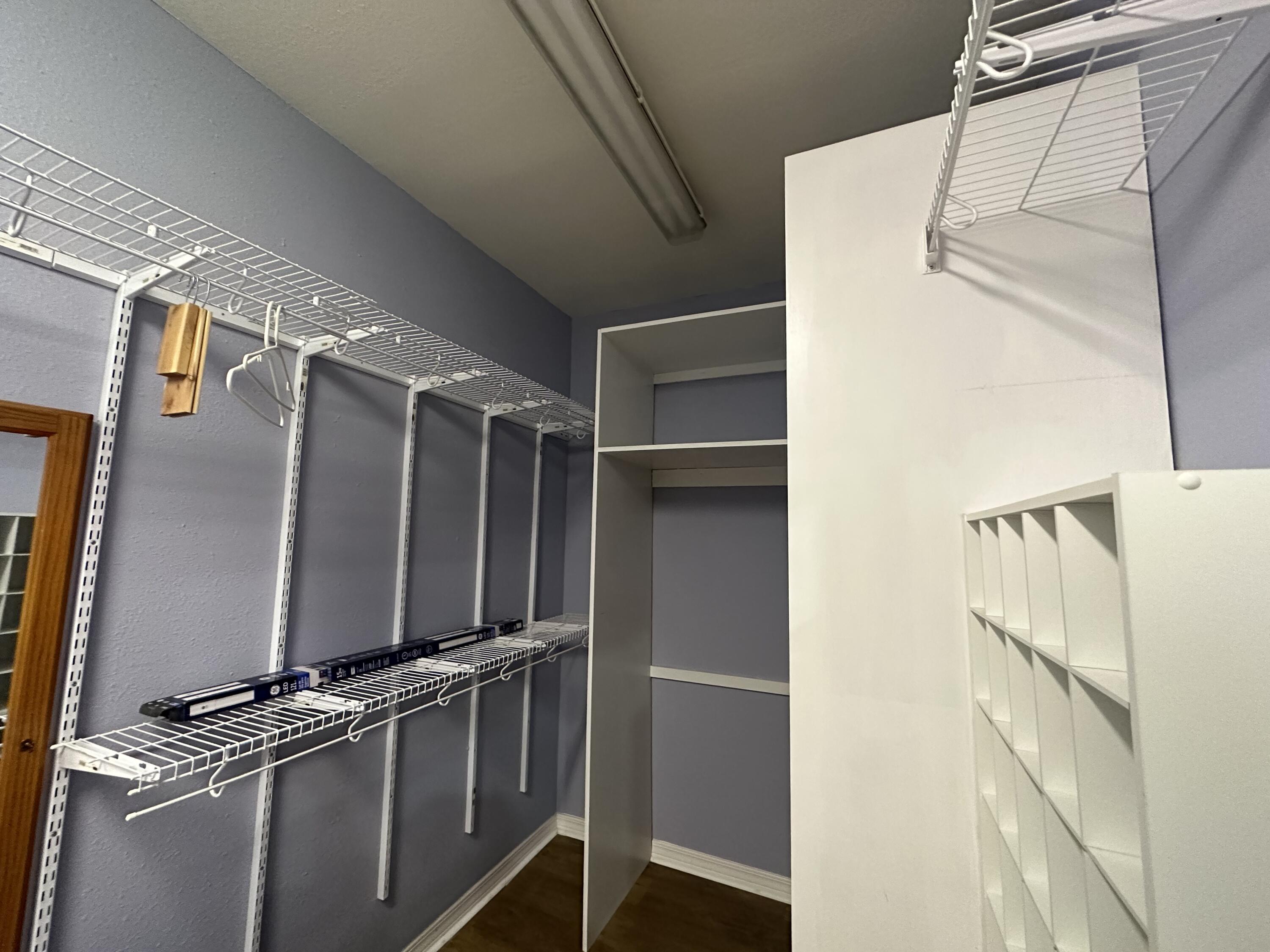 CRESTVIEW SUBURB (231000.00) - Residential