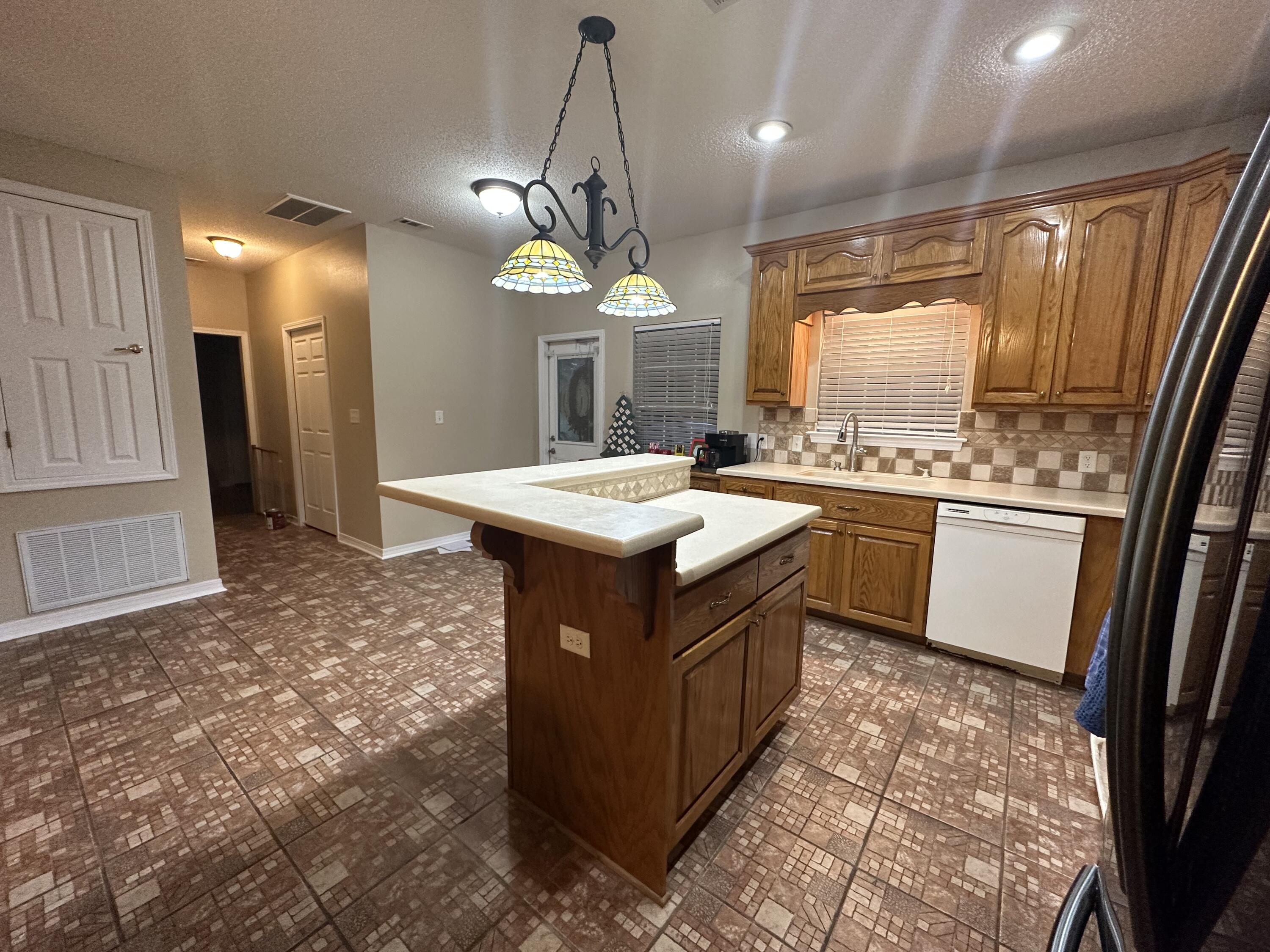 CRESTVIEW SUBURB (231000.00) - Residential