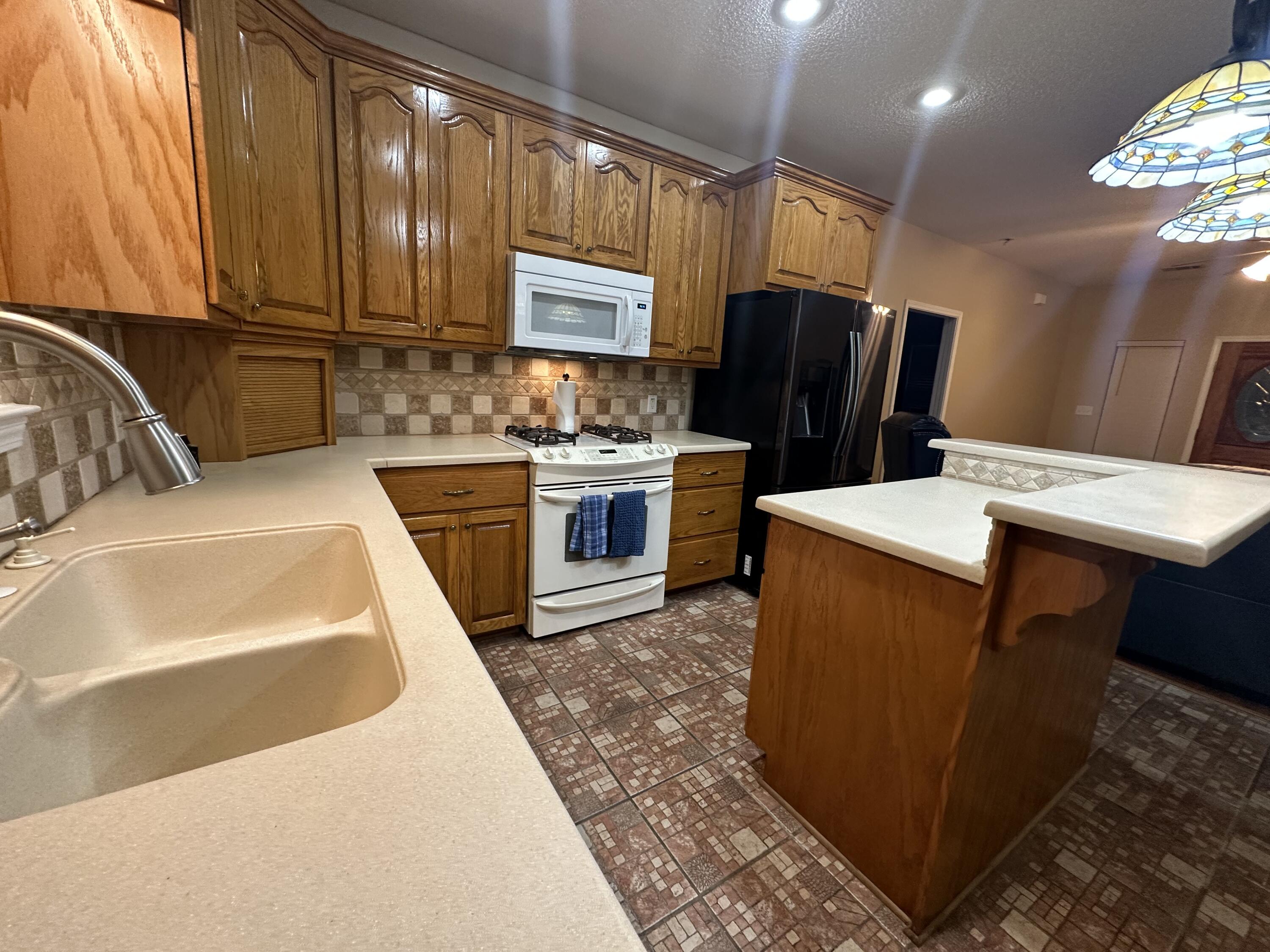 CRESTVIEW SUBURB (231000.00) - Residential