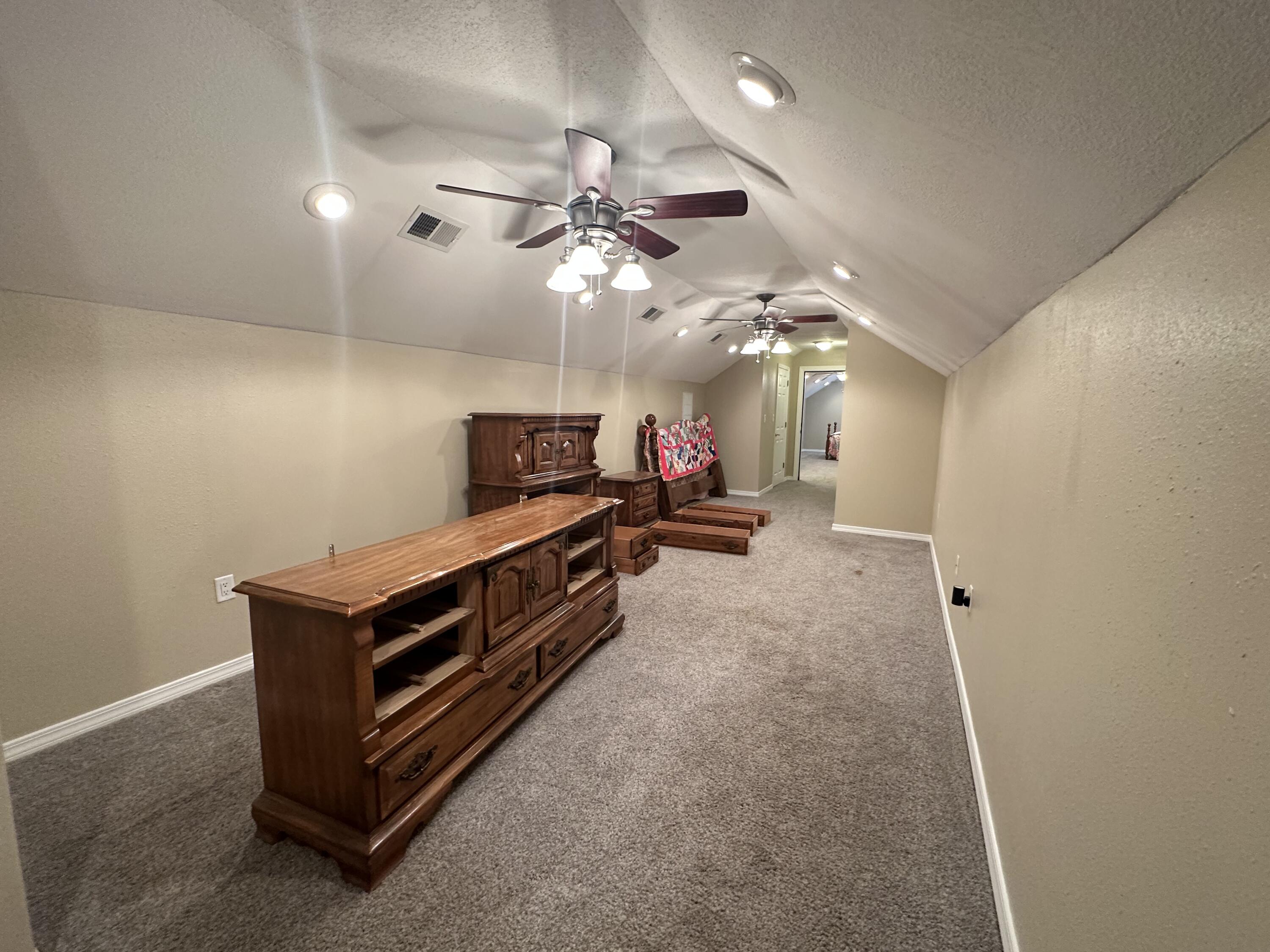 CRESTVIEW SUBURB (231000.00) - Residential