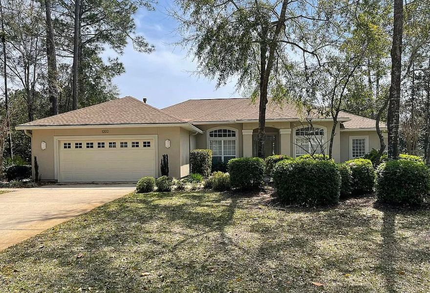 FSBO Entering for Comp purposes only. Excellent condition. 3BR,2BA, plus office/flex area, formal dining, and eat in kitchen. Screened in pool, beautiful lake views. Amazing Bluewater Bay neighborhood.