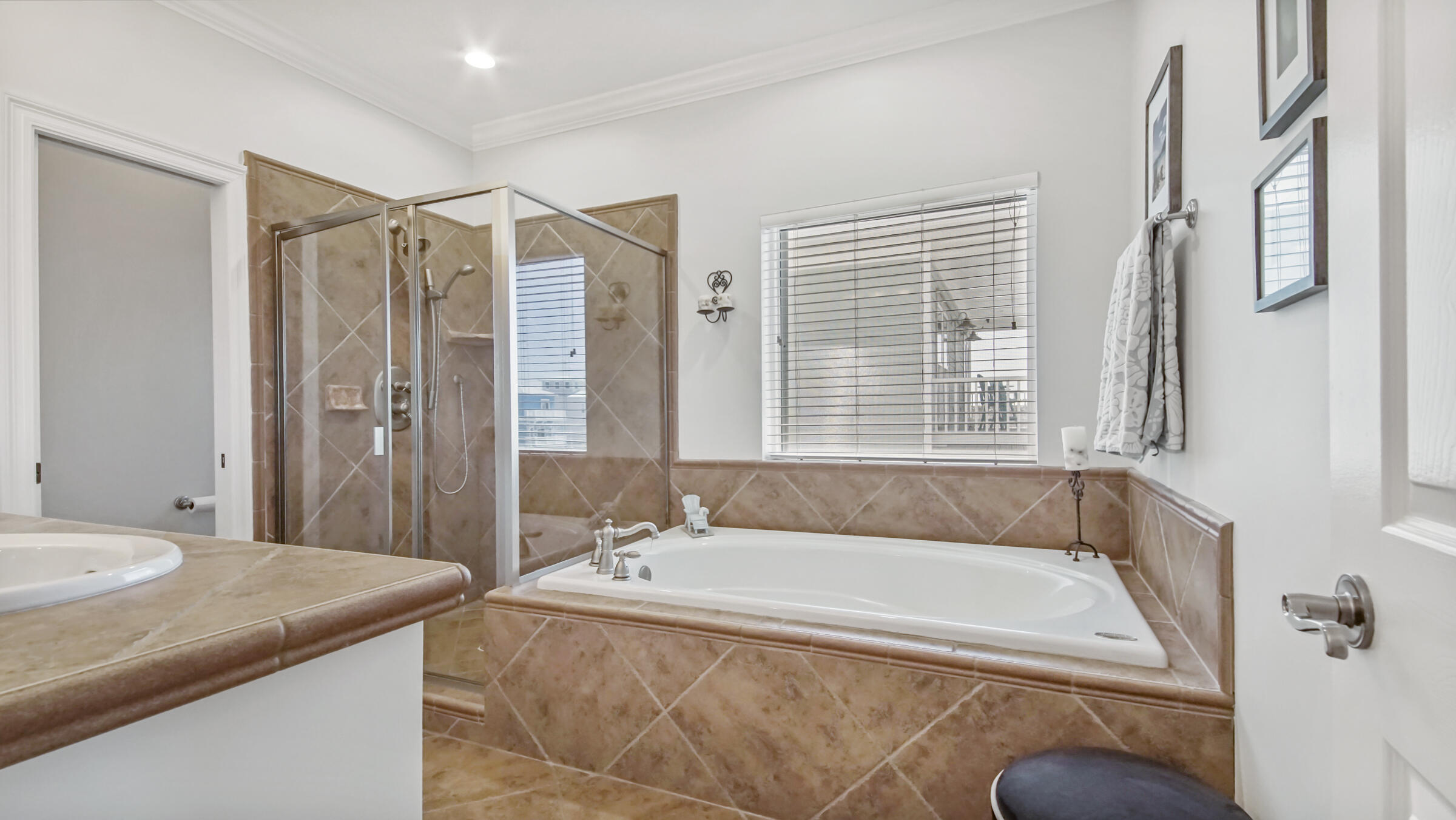 LAGUNA BEACH ESTATES 2ND ADDN - Residential