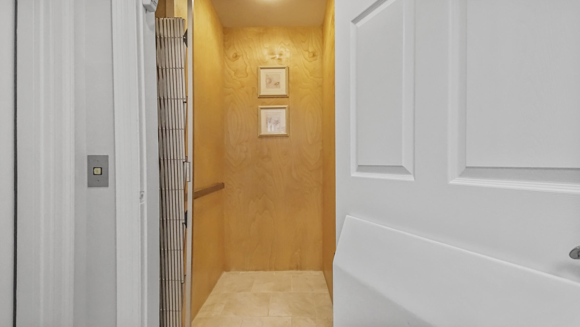 LAGUNA BEACH ESTATES 2ND ADDN - Residential