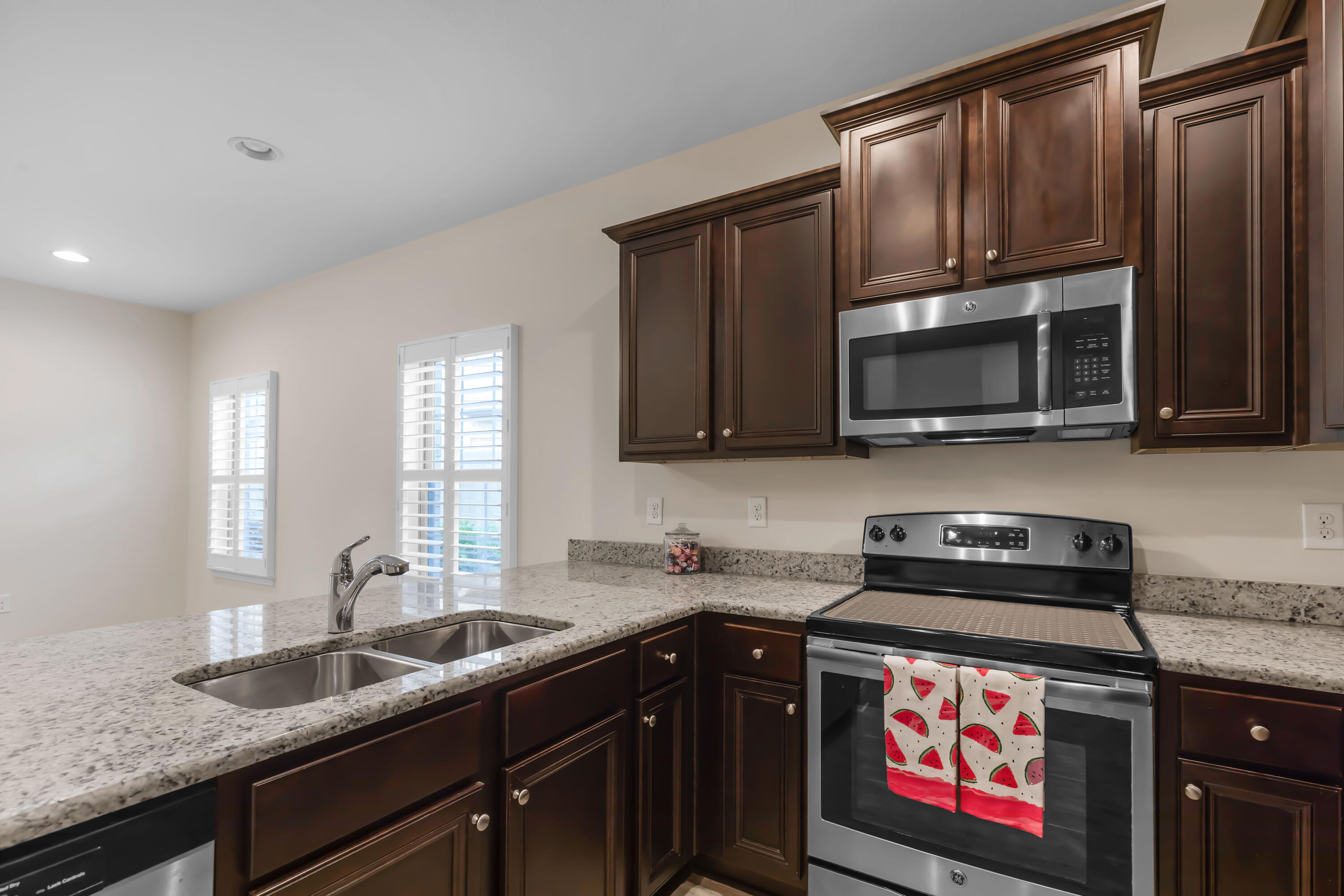 RESERVE POINTE - Residential