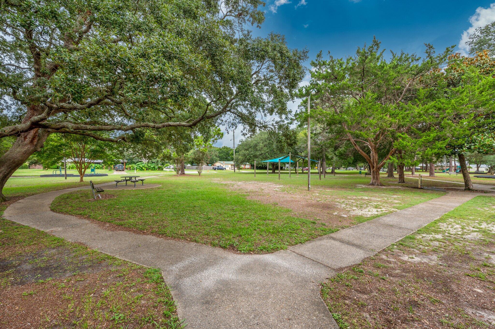 BAYOU WOODS 1ST ADDN - Residential