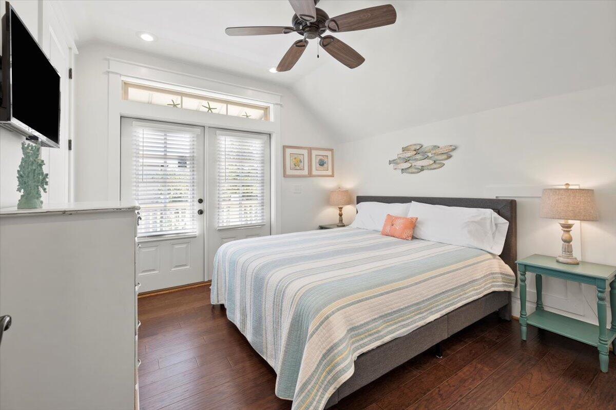 COTTAGES AT EASTERN LAKE - Residential