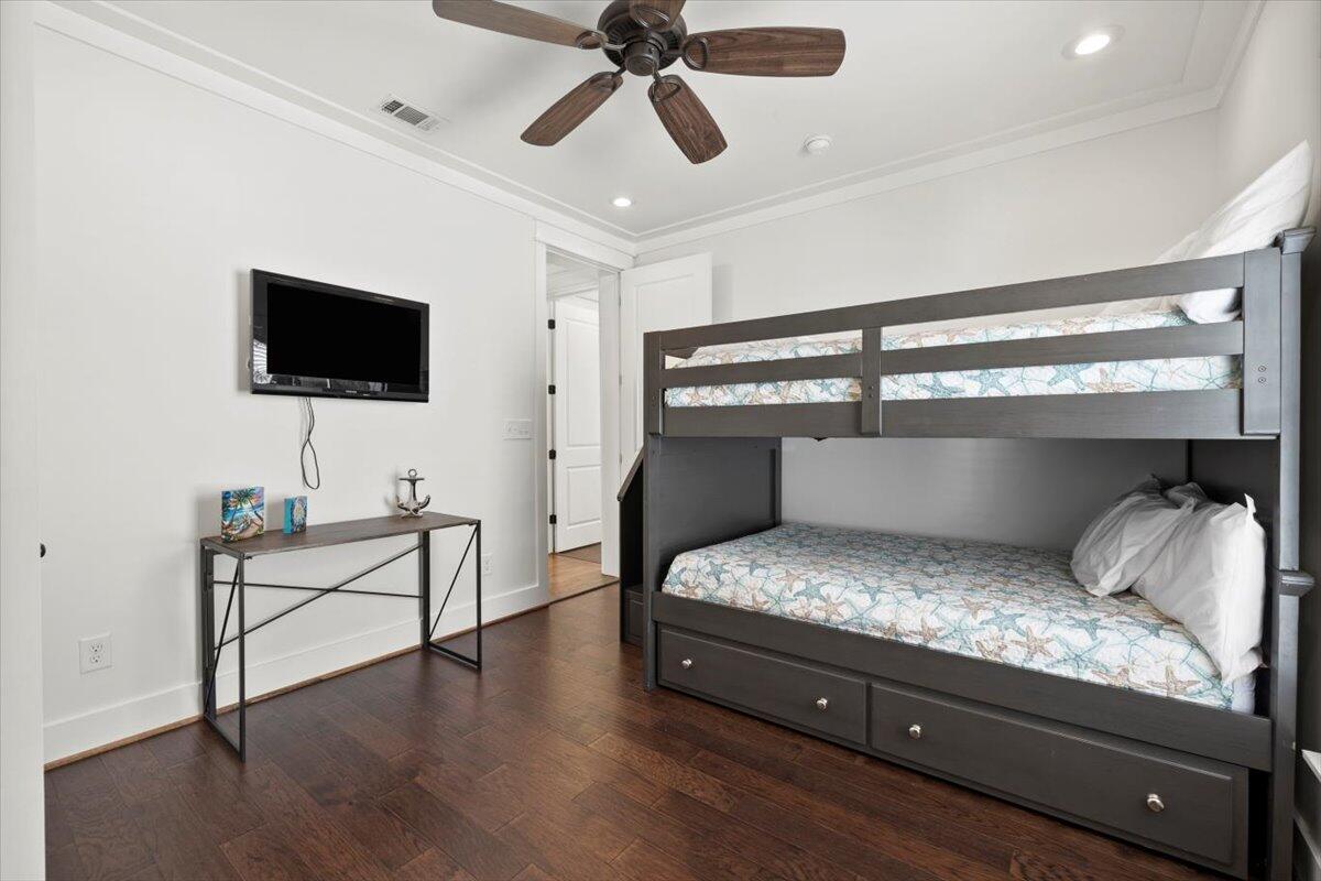 COTTAGES AT EASTERN LAKE - Residential