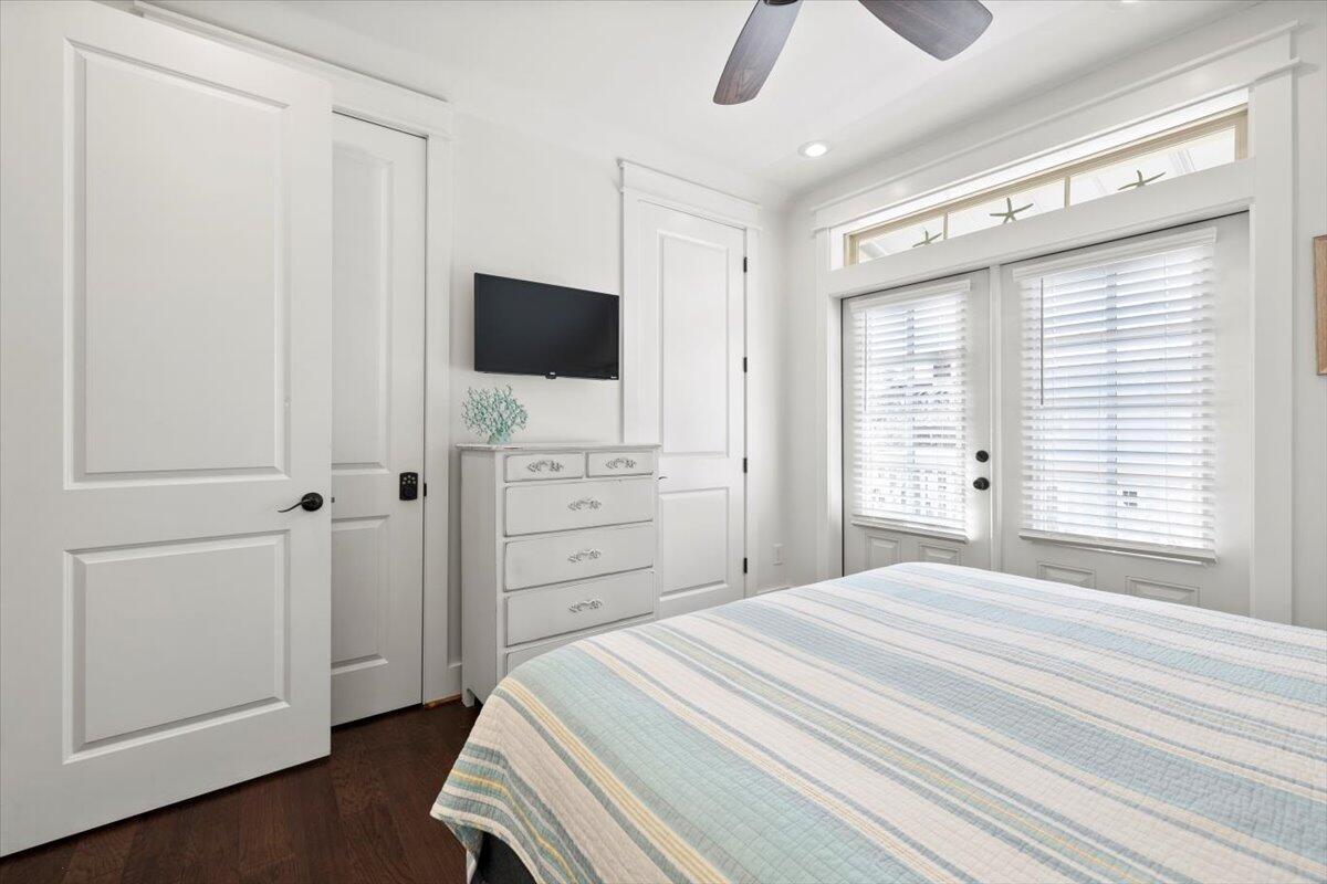 COTTAGES AT EASTERN LAKE - Residential