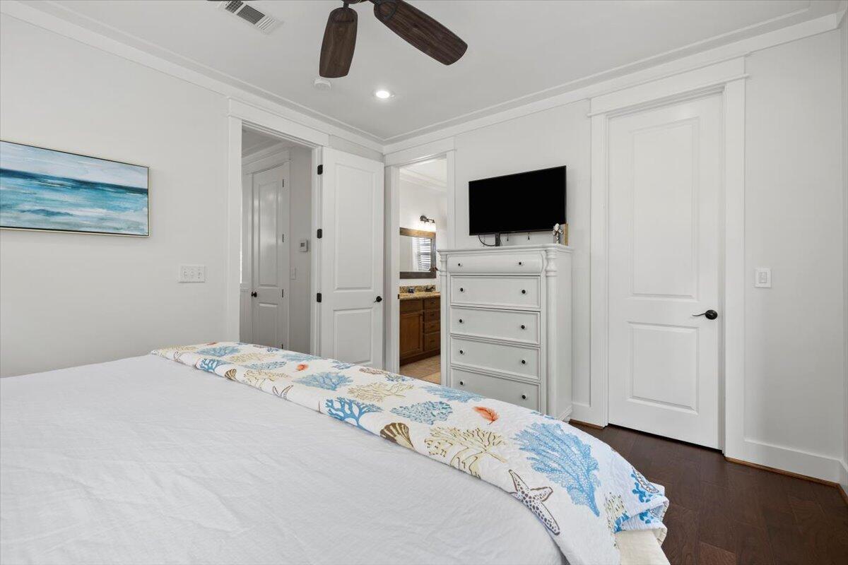 COTTAGES AT EASTERN LAKE - Residential