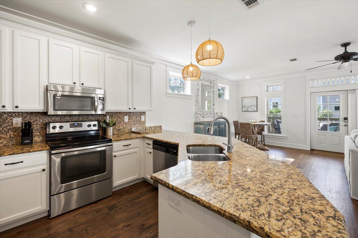 COTTAGES AT EASTERN LAKE - Residential