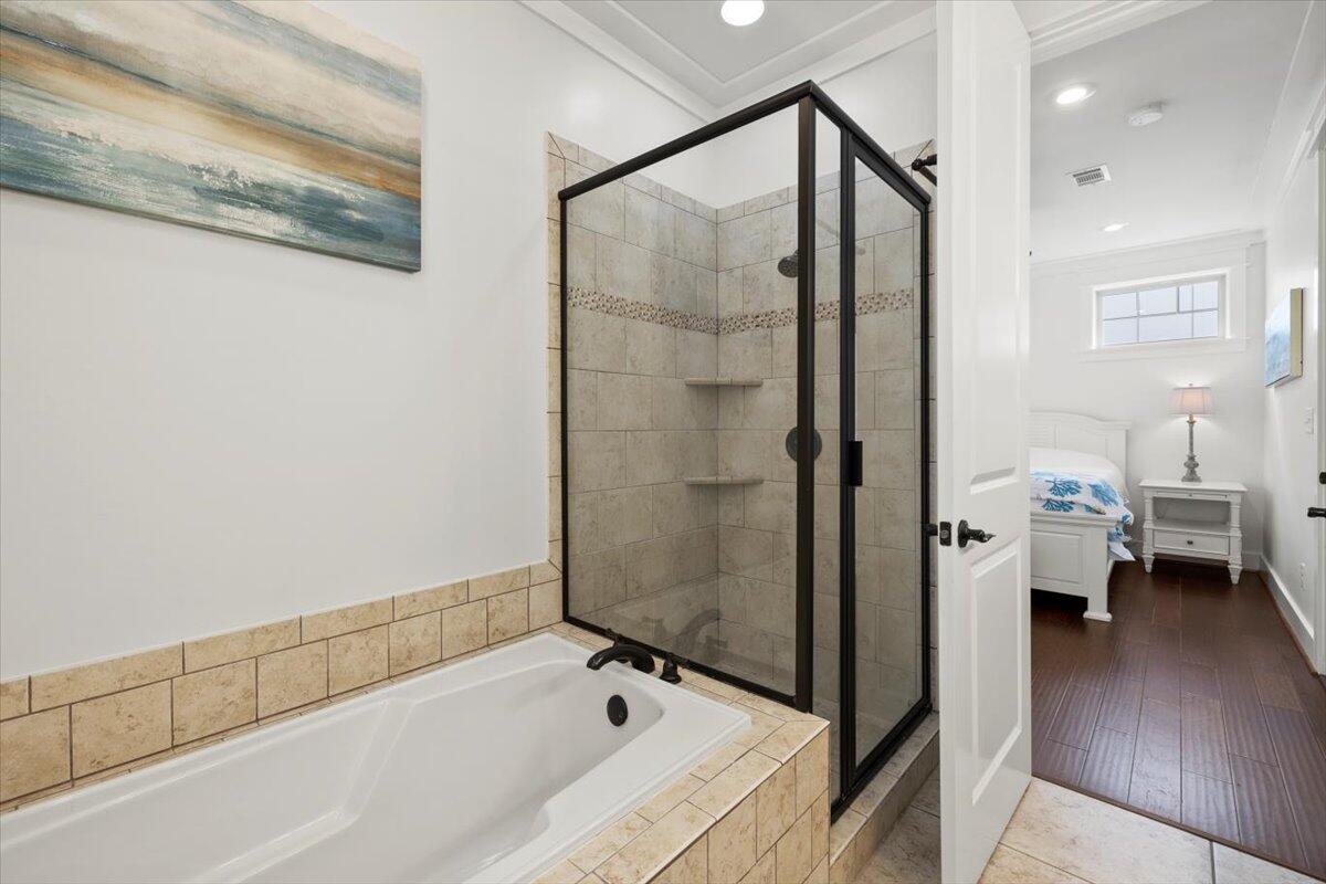 COTTAGES AT EASTERN LAKE - Residential