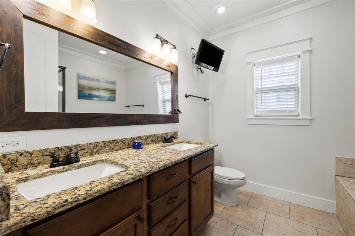 COTTAGES AT EASTERN LAKE - Residential