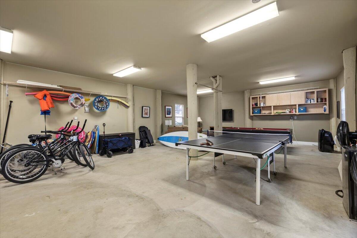 COTTAGES AT EASTERN LAKE - Residential