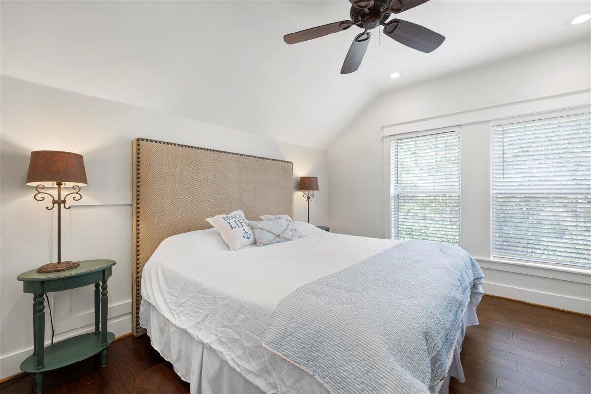 COTTAGES AT EASTERN LAKE - Residential