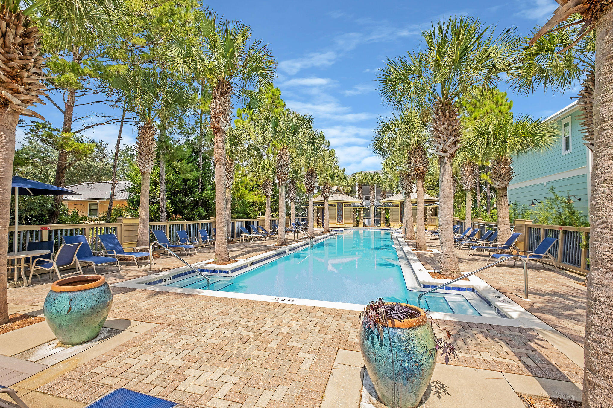 COTTAGES AT EASTERN LAKE - Residential