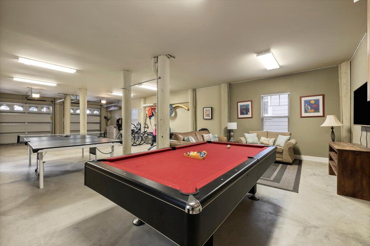 COTTAGES AT EASTERN LAKE - Residential