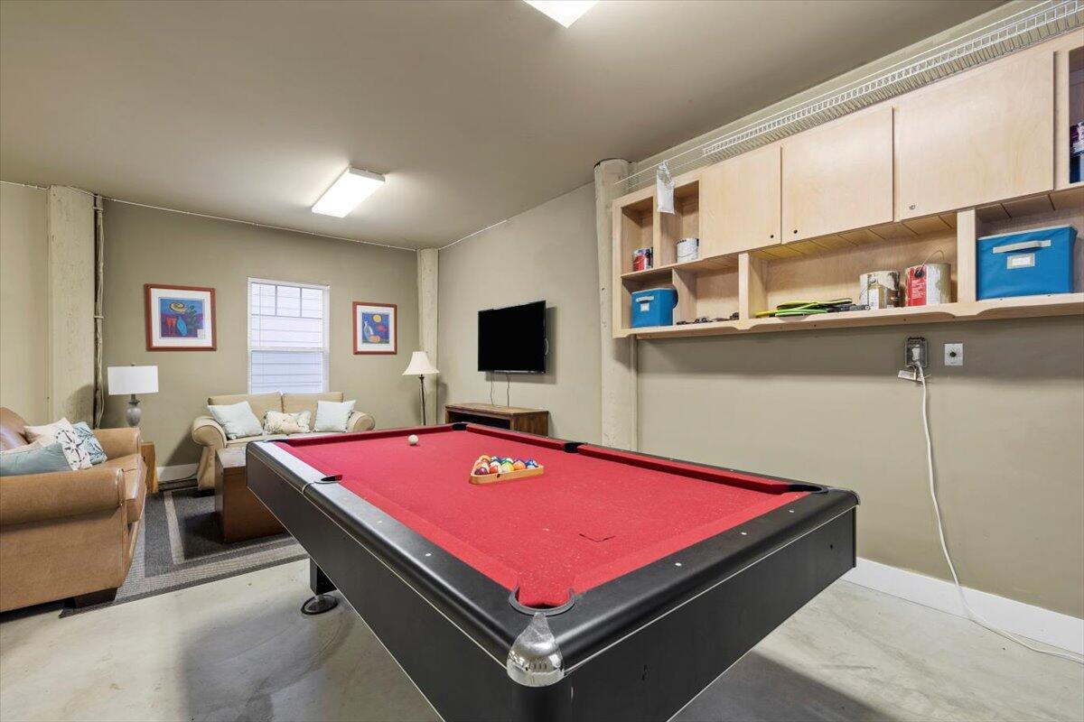 COTTAGES AT EASTERN LAKE - Residential