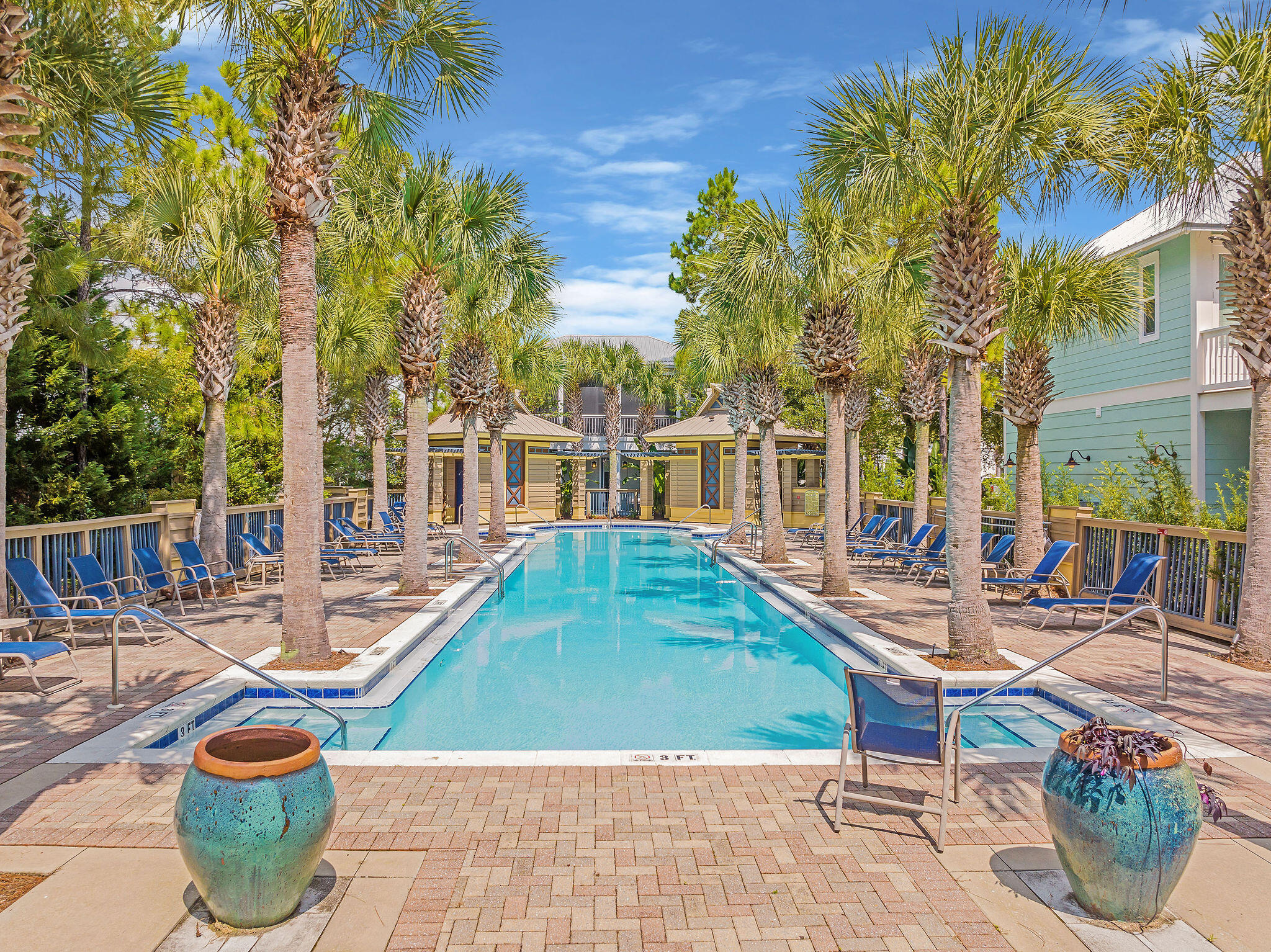 COTTAGES AT EASTERN LAKE - Residential