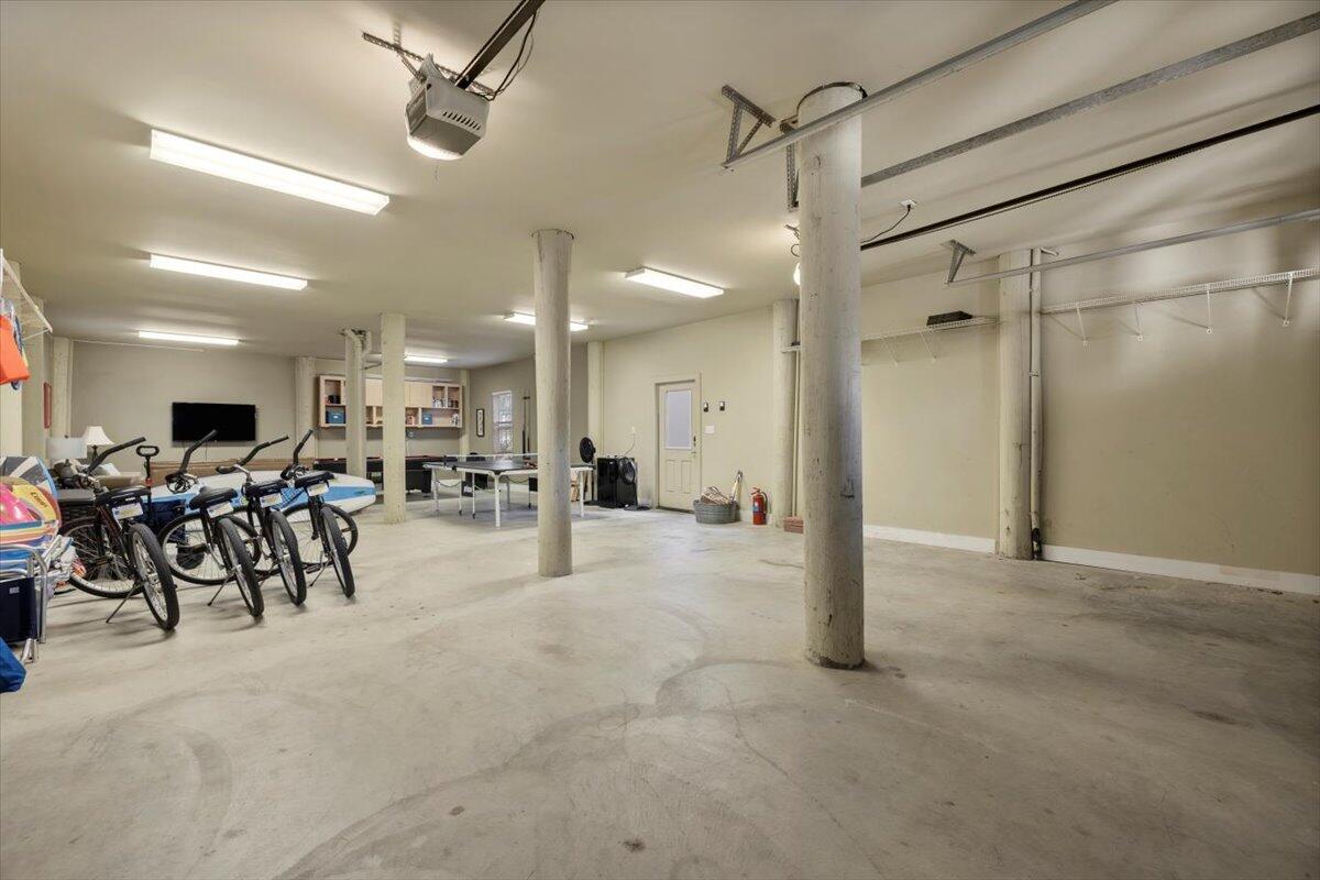 COTTAGES AT EASTERN LAKE - Residential