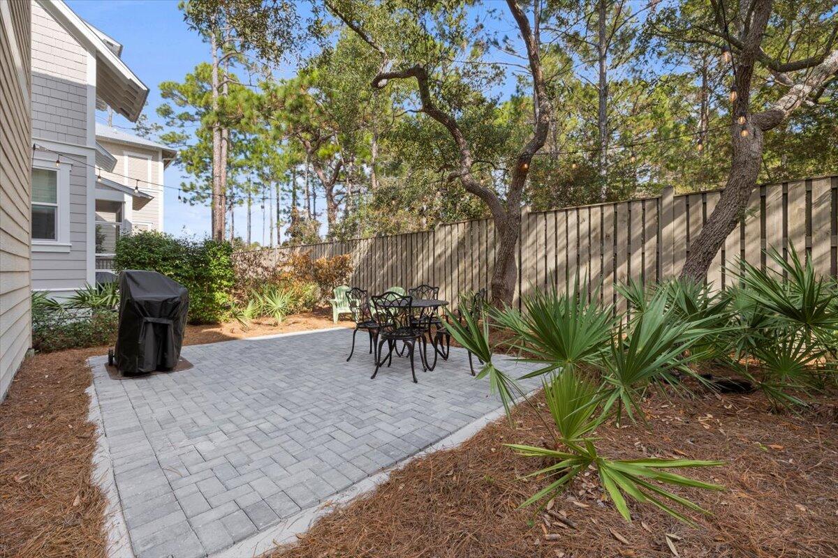 COTTAGES AT EASTERN LAKE - Residential