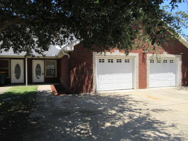 This is a great location for this 3 bedroom, 2 bath REO townhome in the heart of Destin. The home features a first floor master bedroom, pitched ceilings, a breakfast bar and an attached garage. The location is convenient to everything the resort has to offer, restaurants, shopping, beaches, schools, employment opportunities and Military bases.