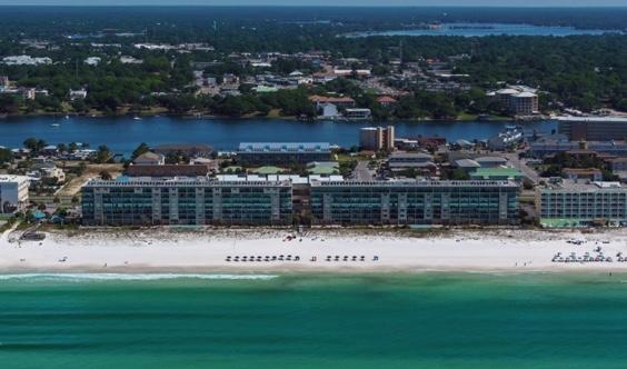 Fantastic views from this spacious 5th floor one bedroom/2 bath unit. Unit is all tile with no carpet. There is a washer and dryer in the unit. This unit is well decorated and the Breakers has great amenities......2 heated pools, exercise room, tennis and shuffleboard. Storage unit conveys with unit.