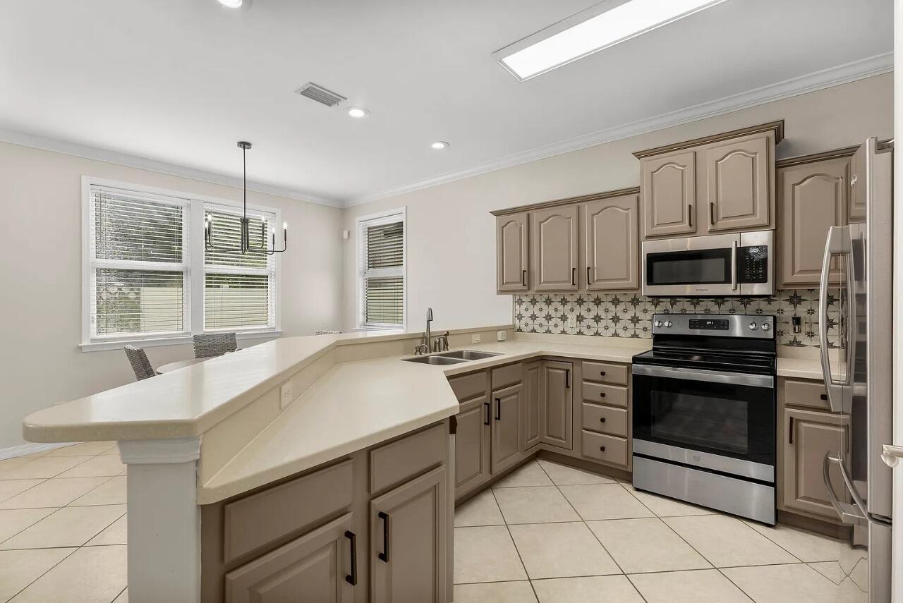 CALUSA BAY S/D - Residential Lease