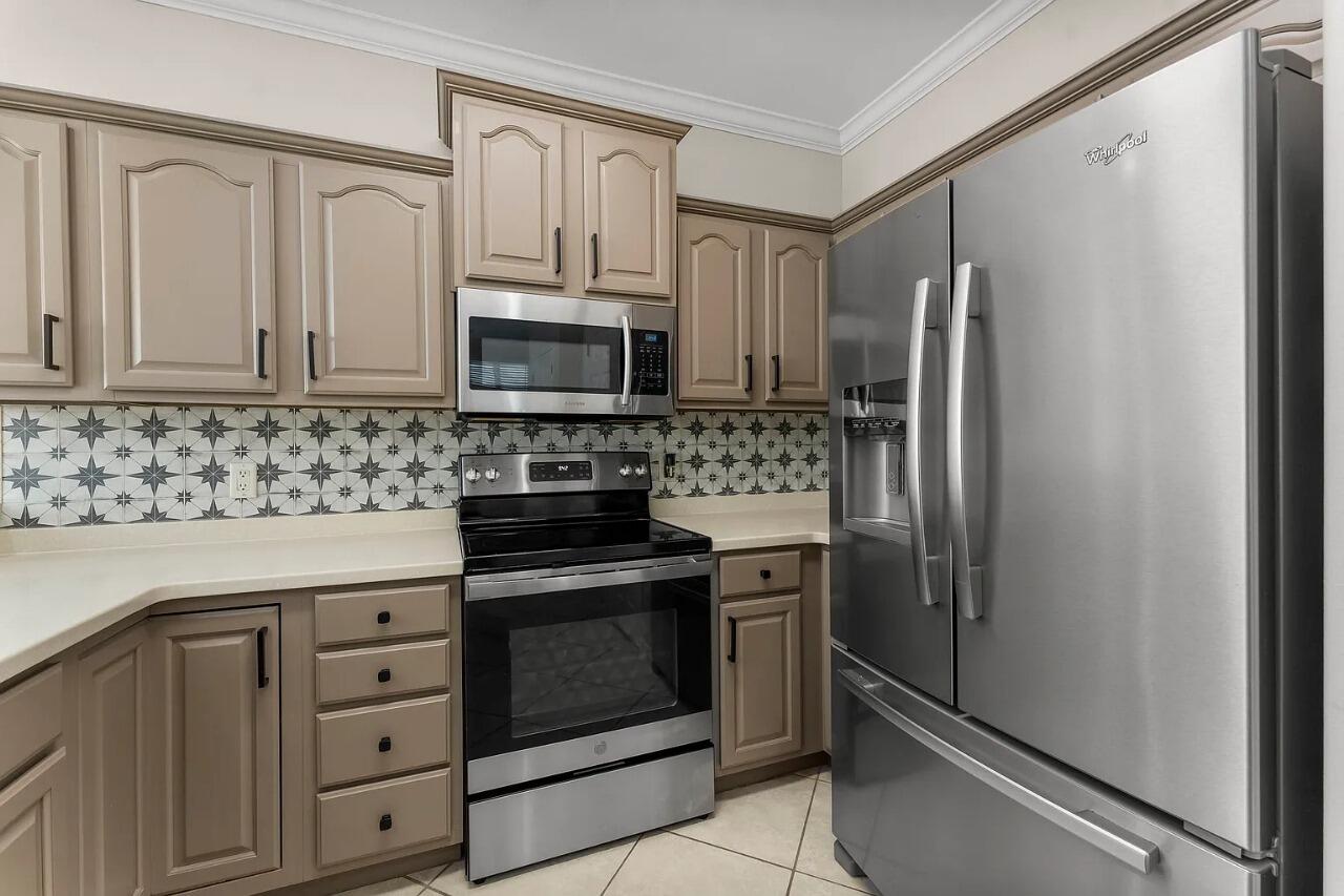 CALUSA BAY S/D - Residential Lease