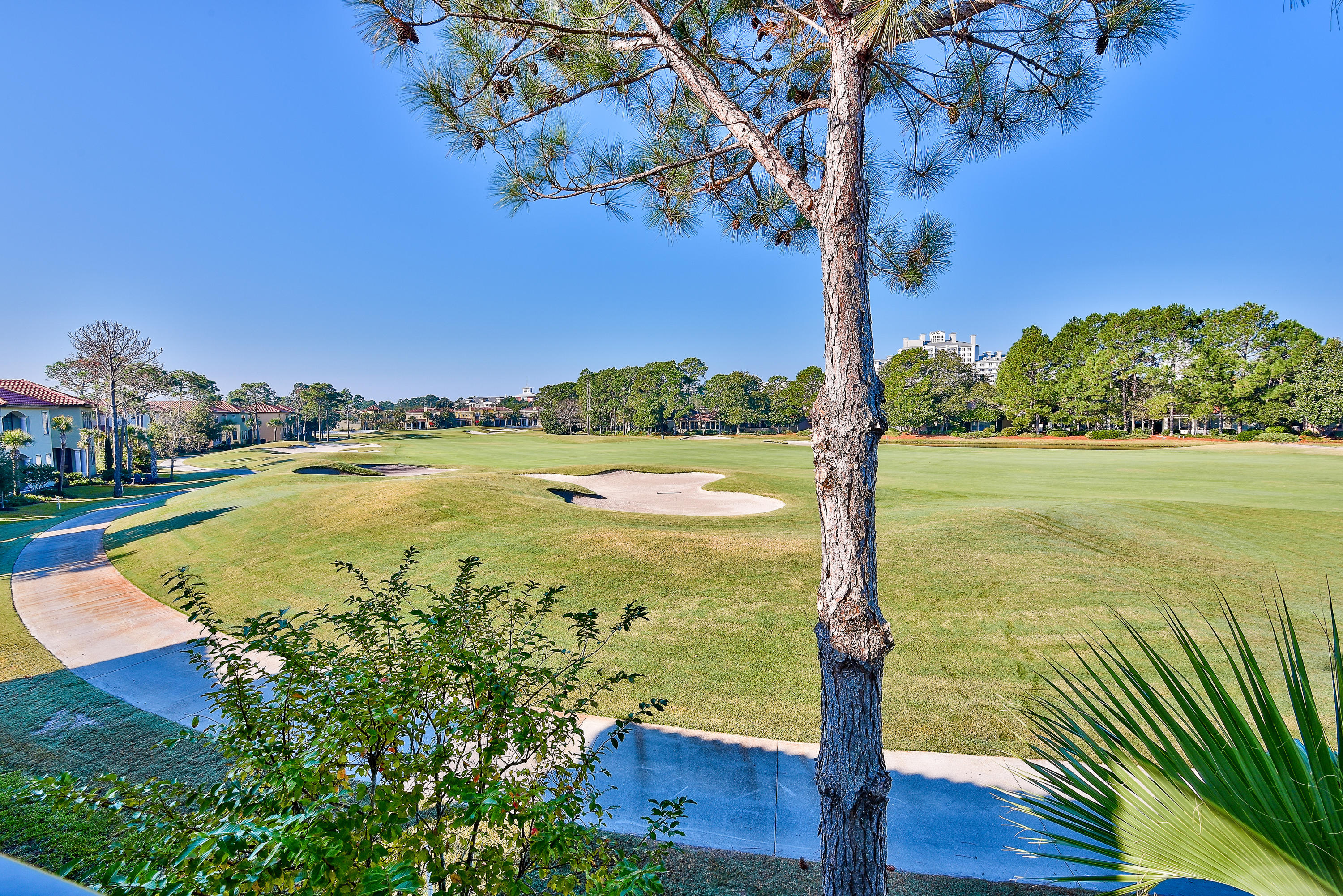 Villa Lago - Residential