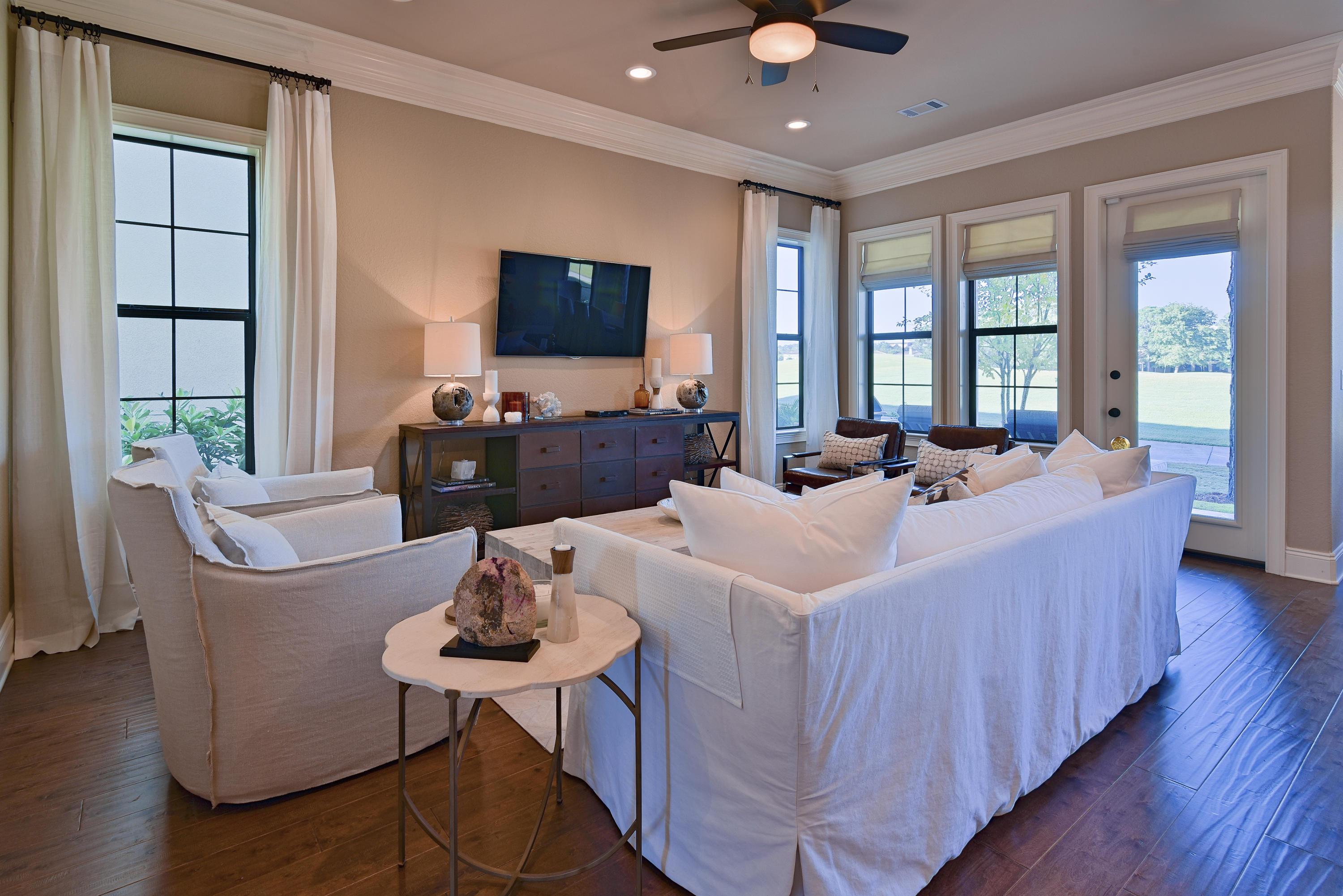 Villa Lago - Residential