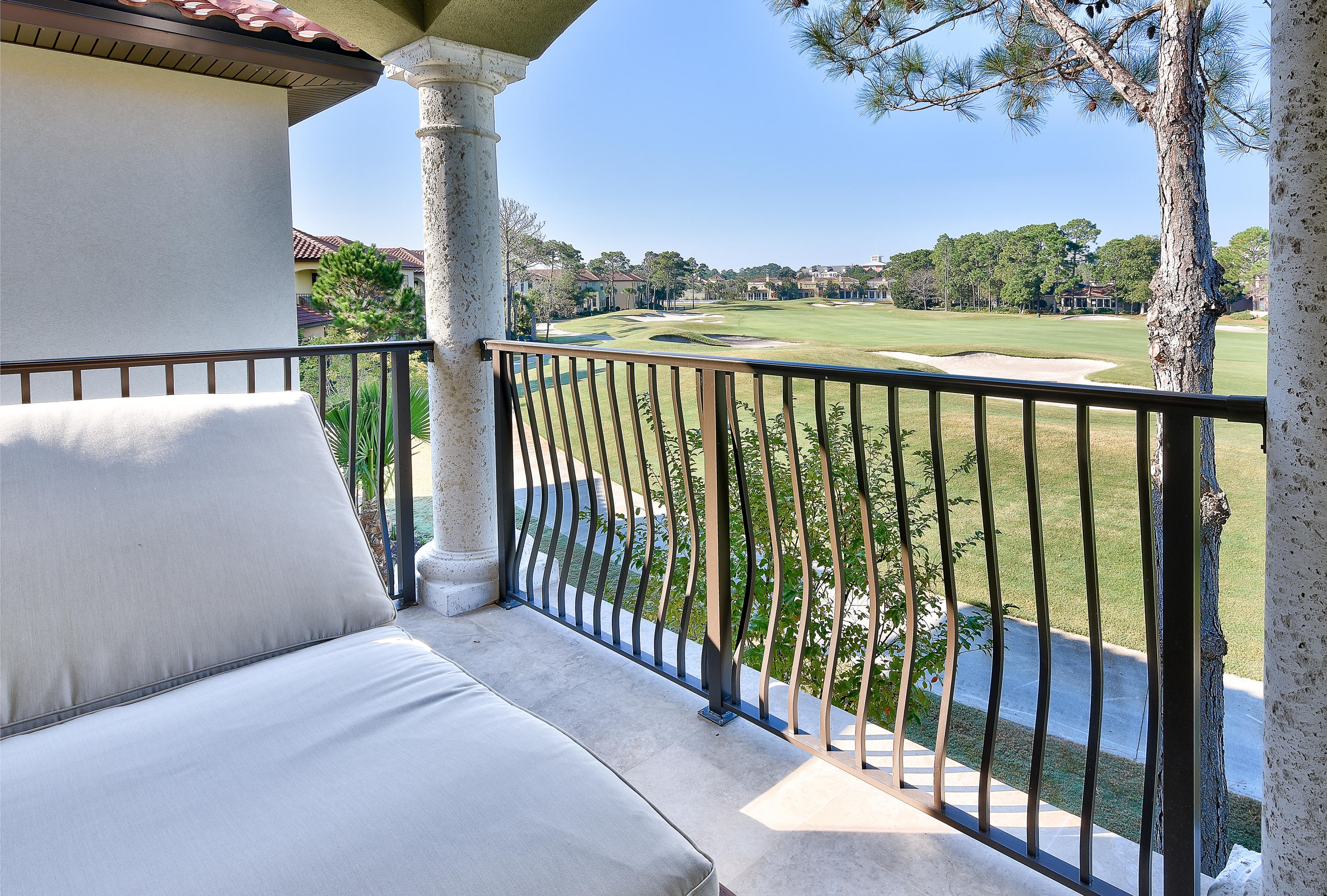 Villa Lago - Residential