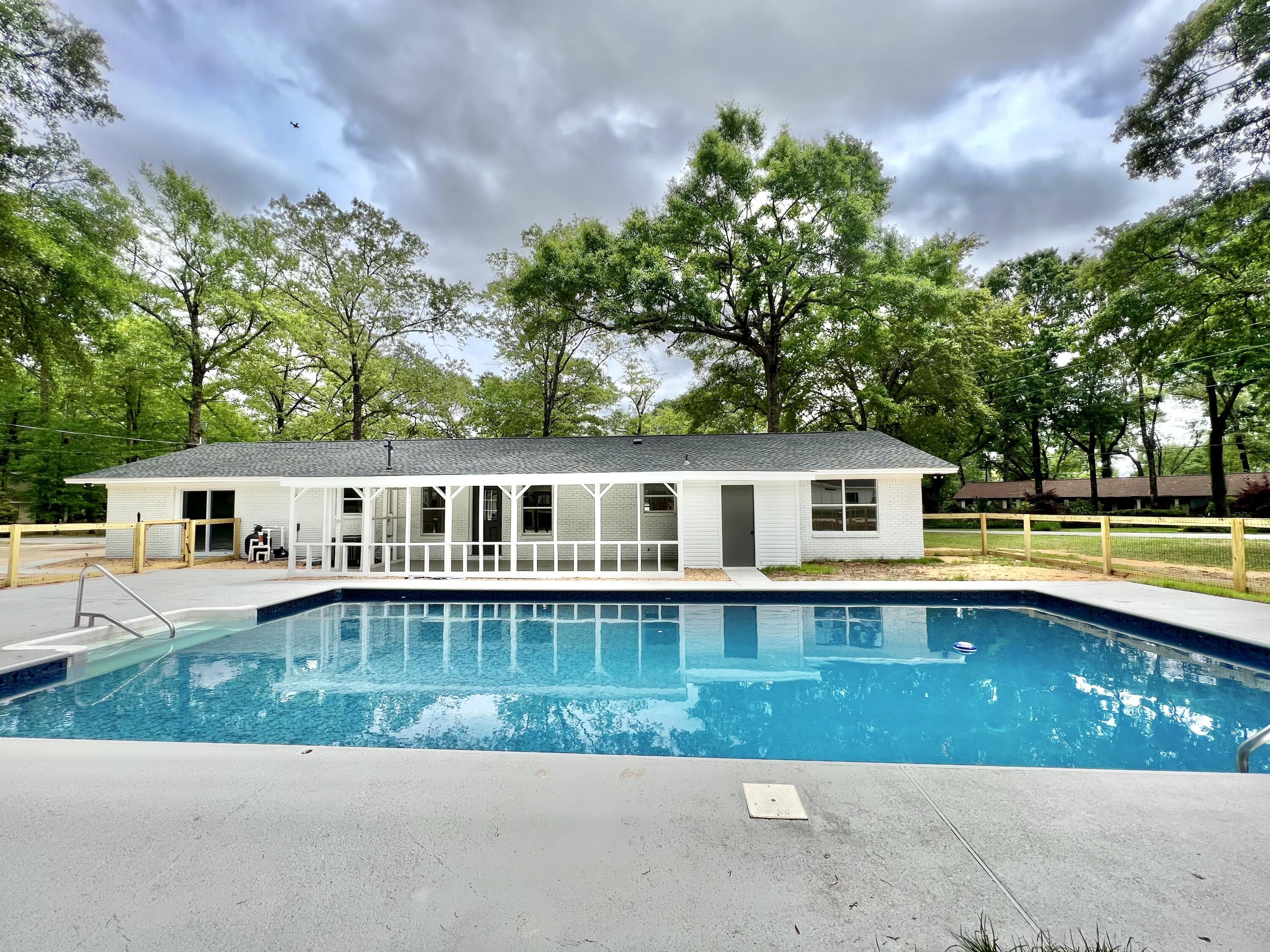 HOLLY HILLS - Residential