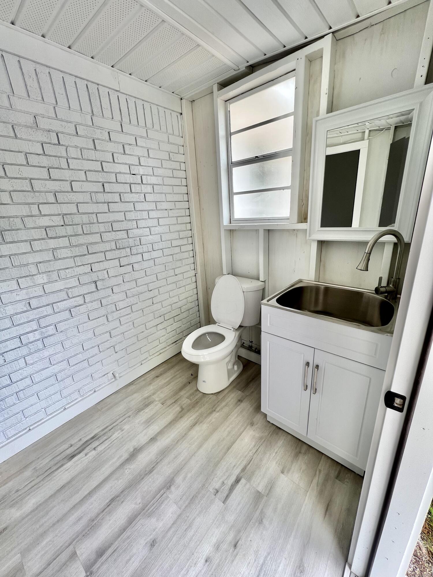 HOLLY HILLS - Residential